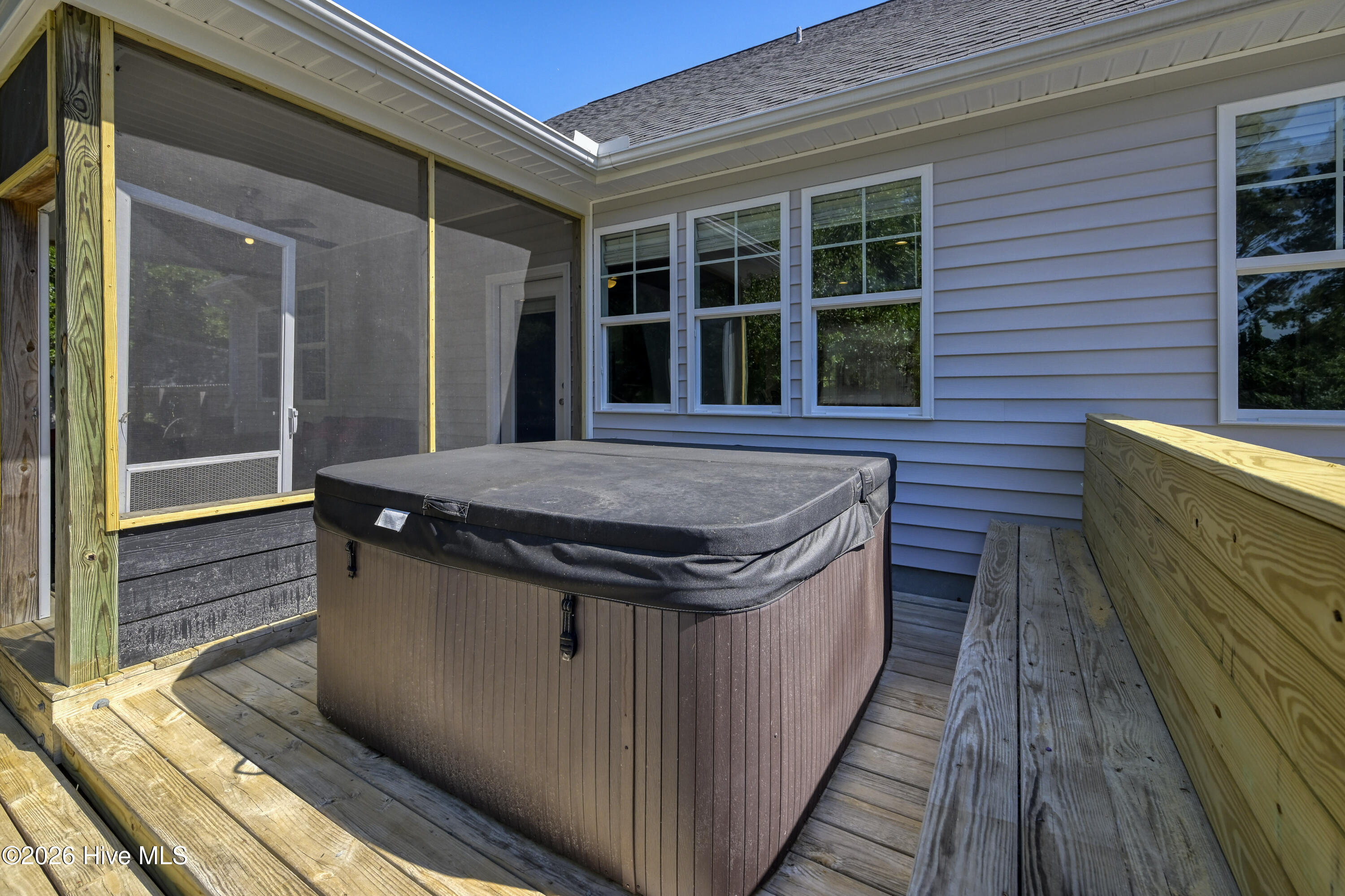 100569284 | Photo 40