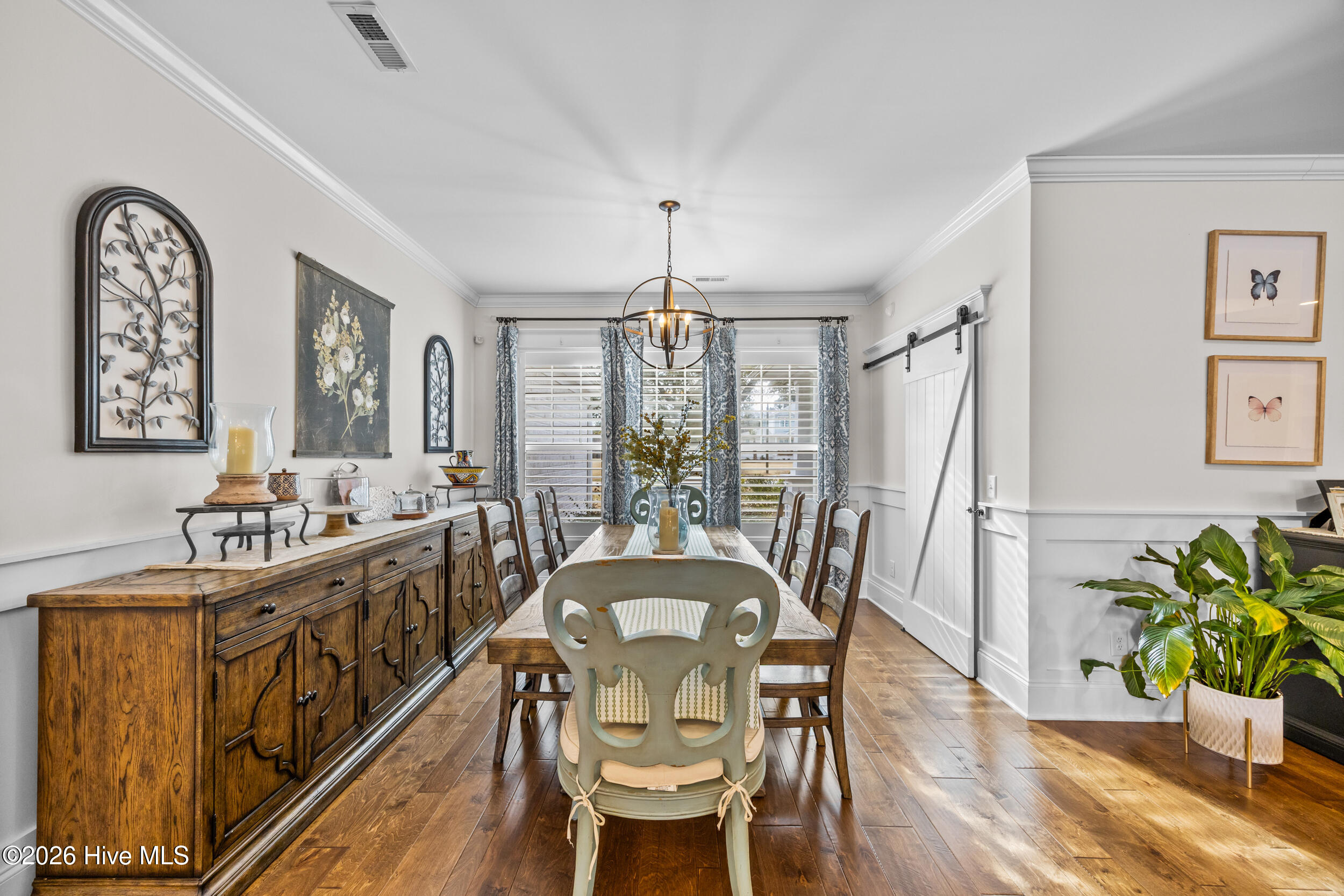 100562182 | Photo 25