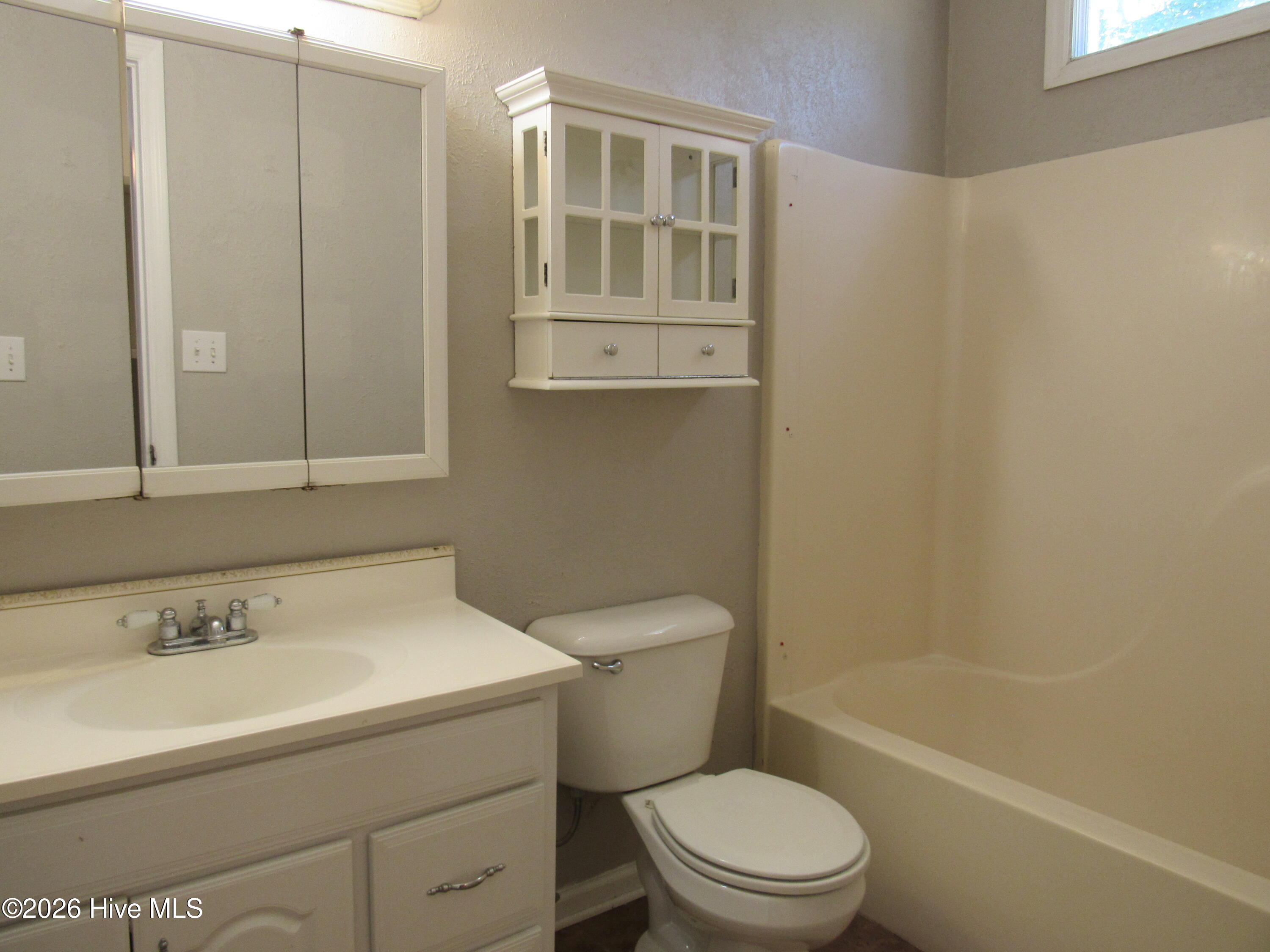 100558219 | Photo 16