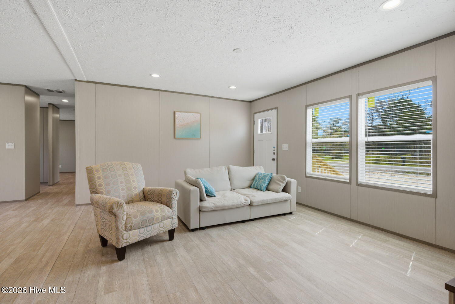 100563792 | Photo 14