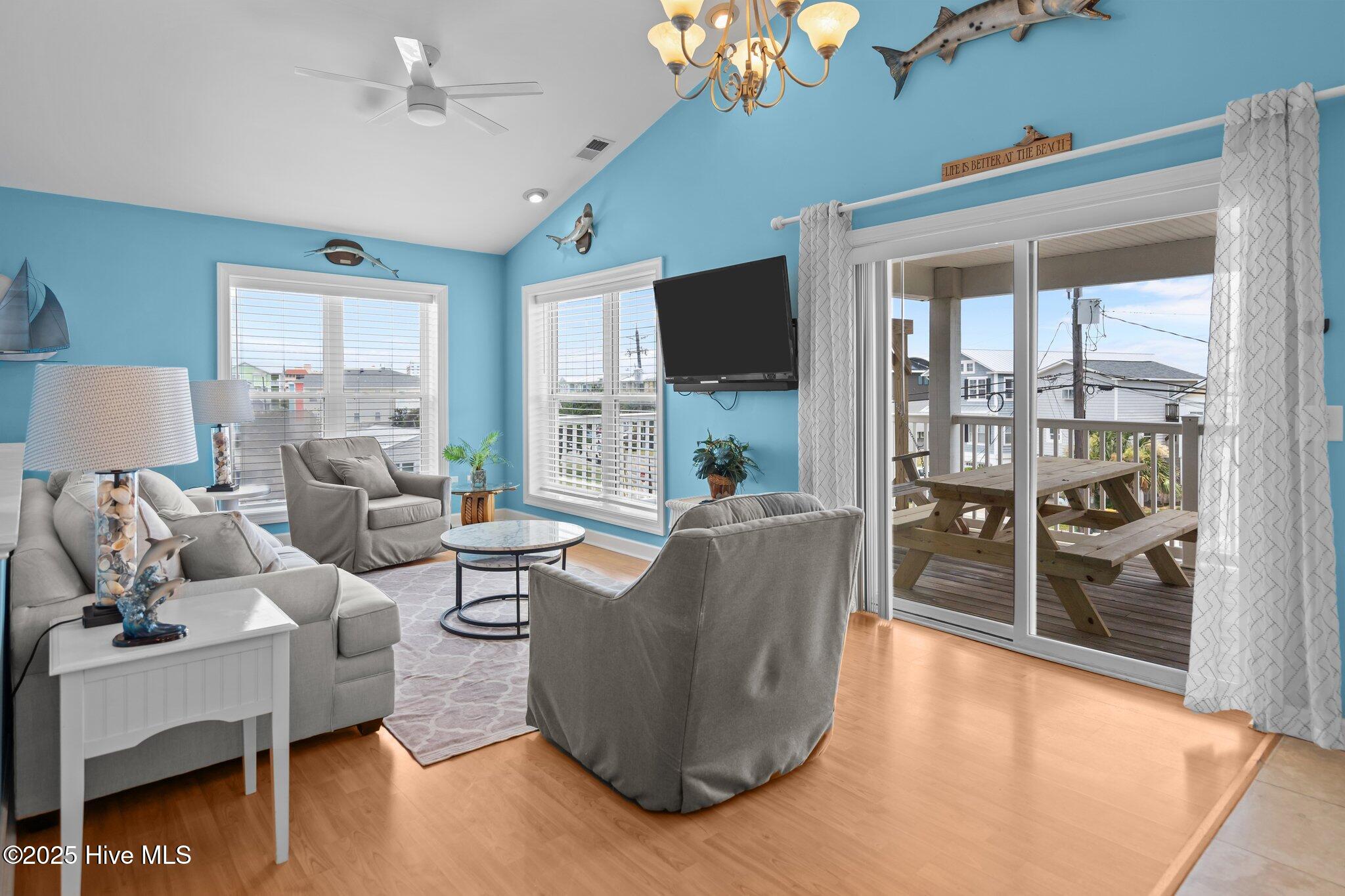 100517725 | Photo 16