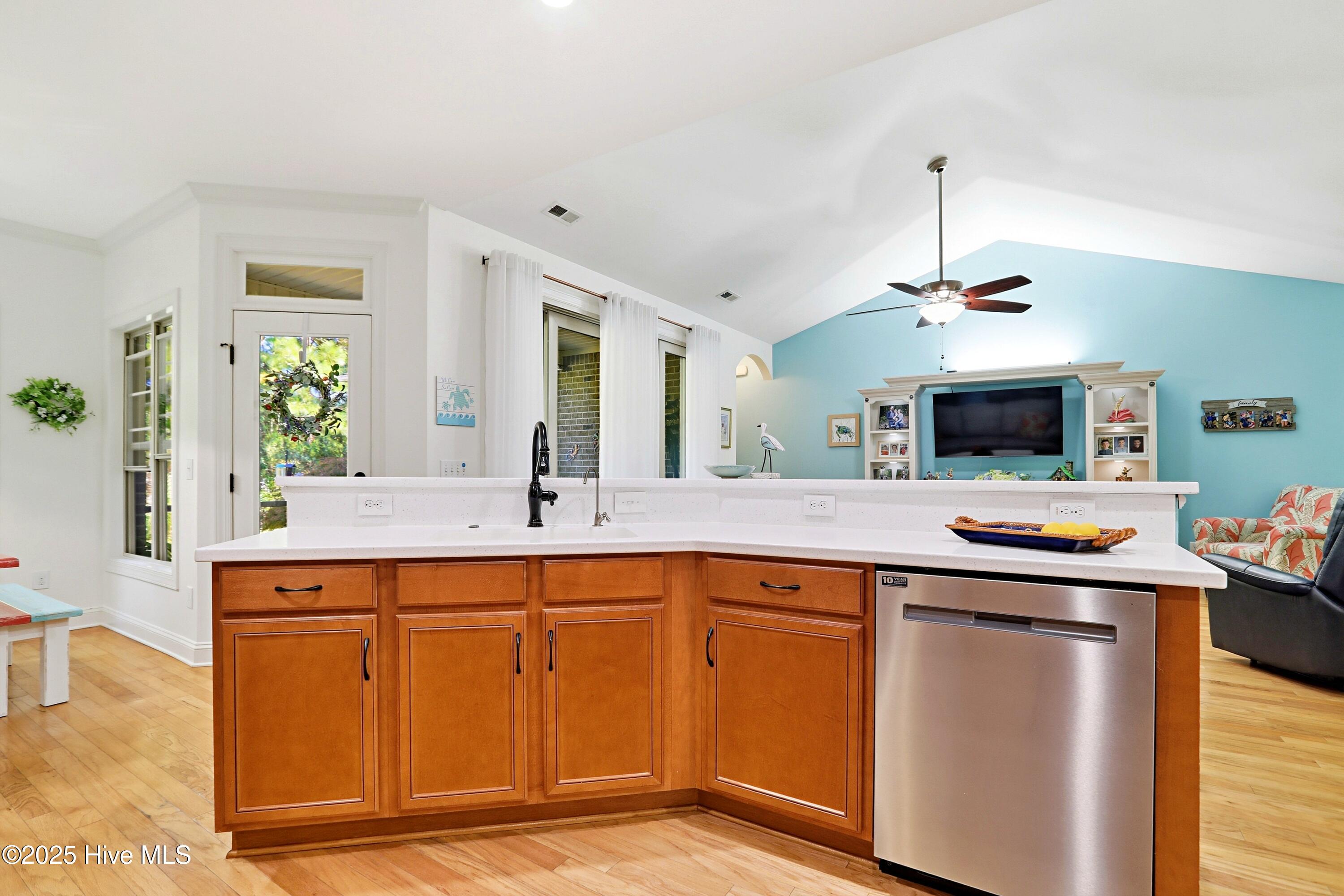 100539112 | Photo 11