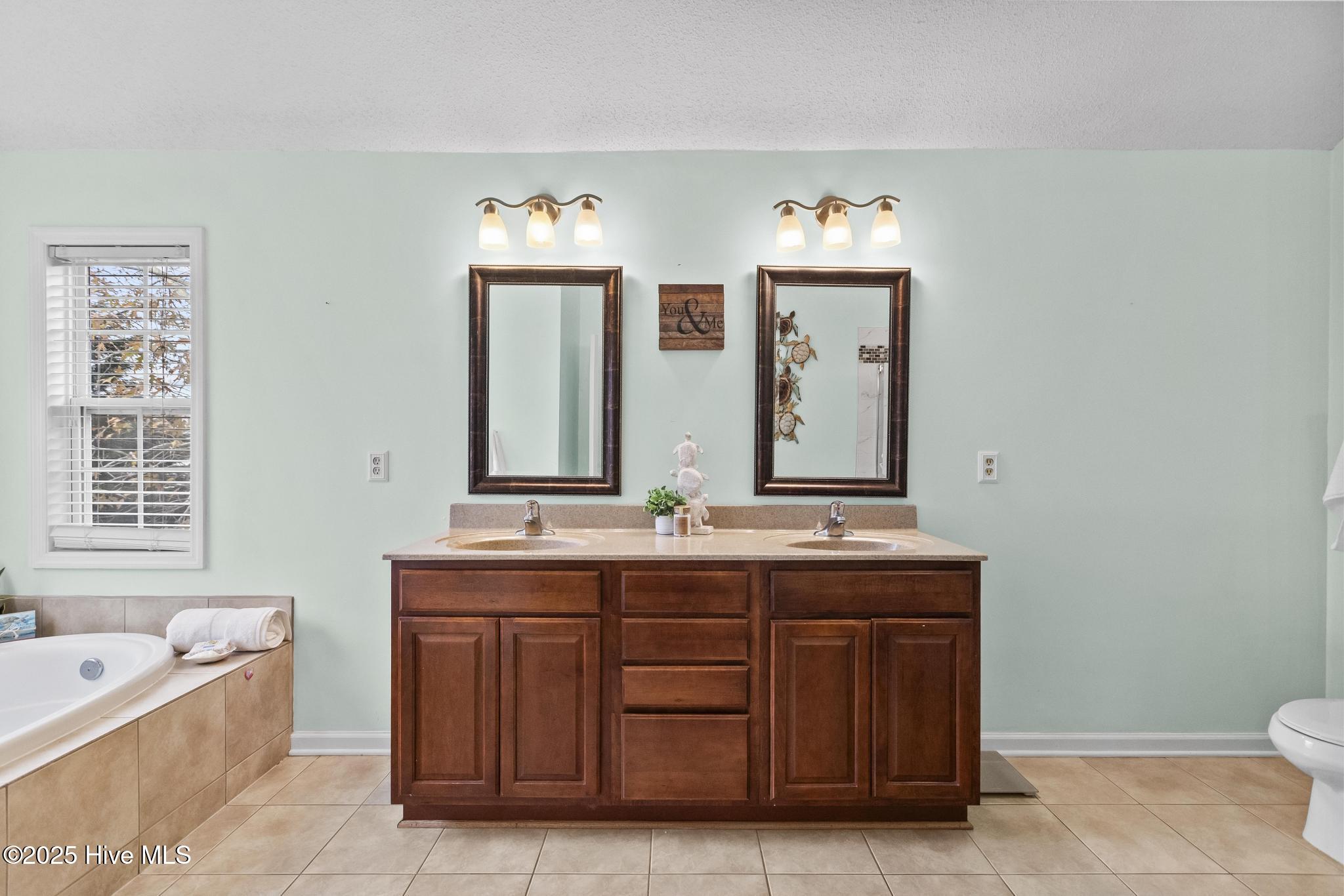 100546183 | Photo 42