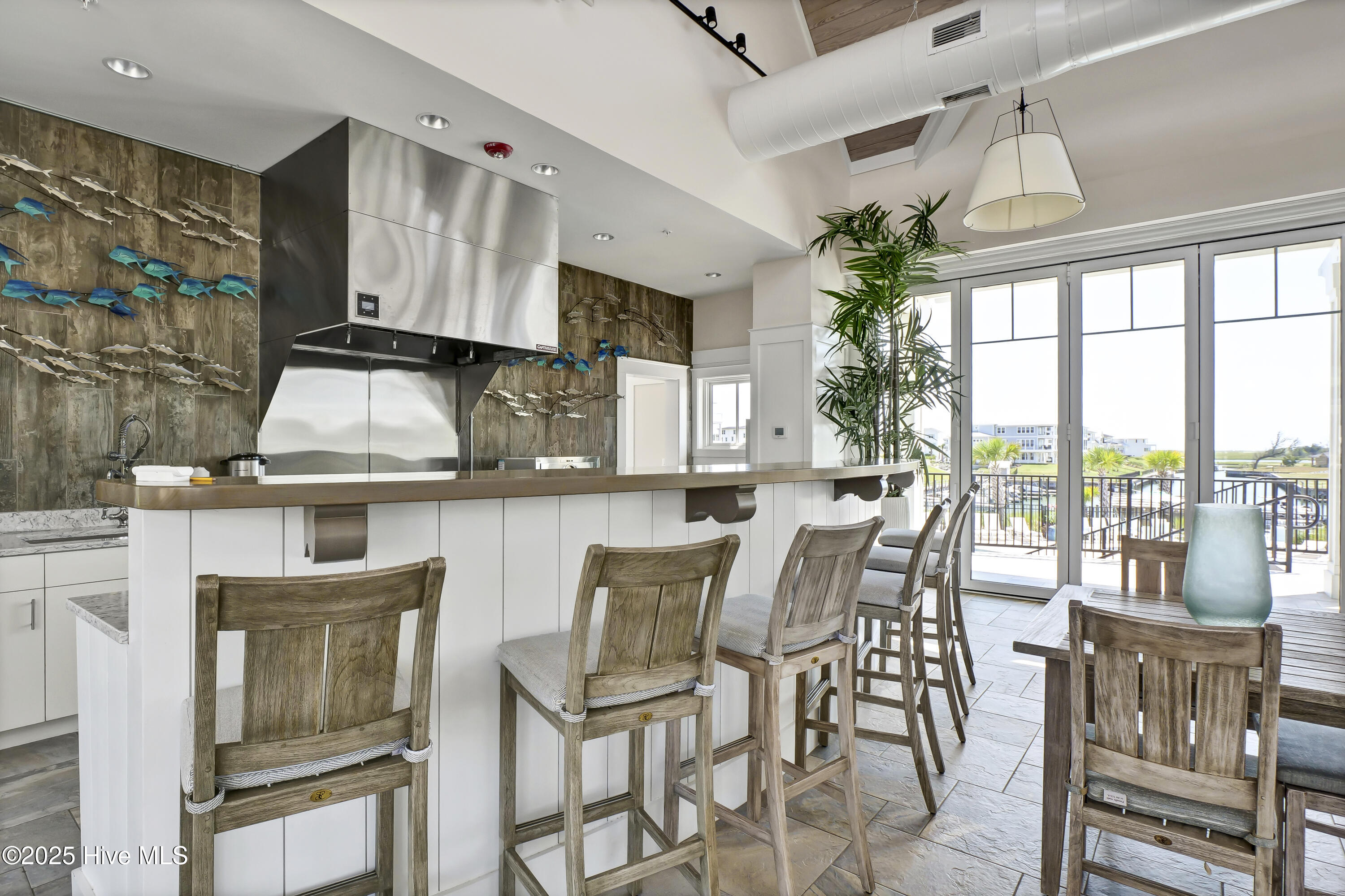 100557046 | Photo 54