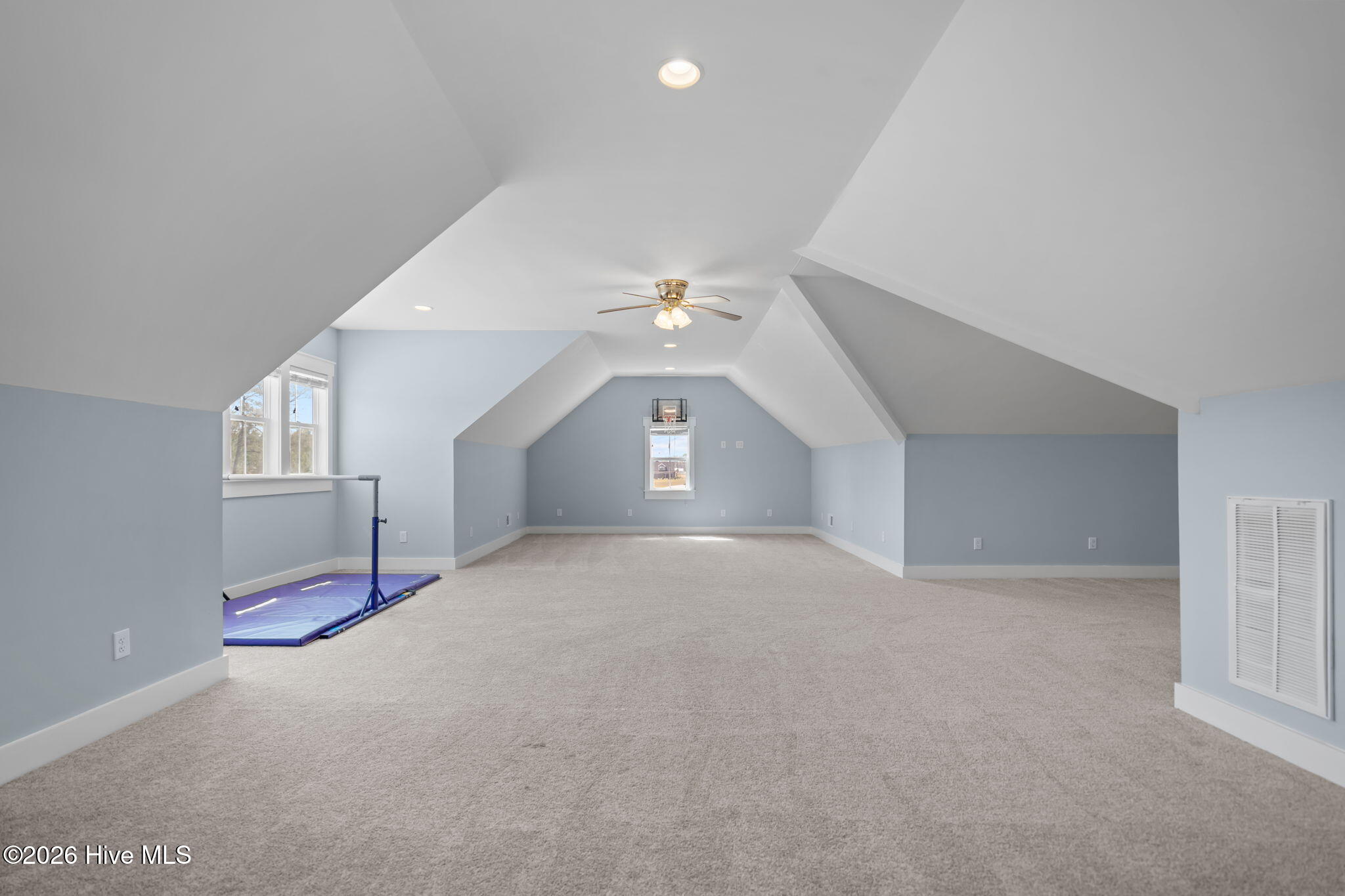 100563591 | Photo 45