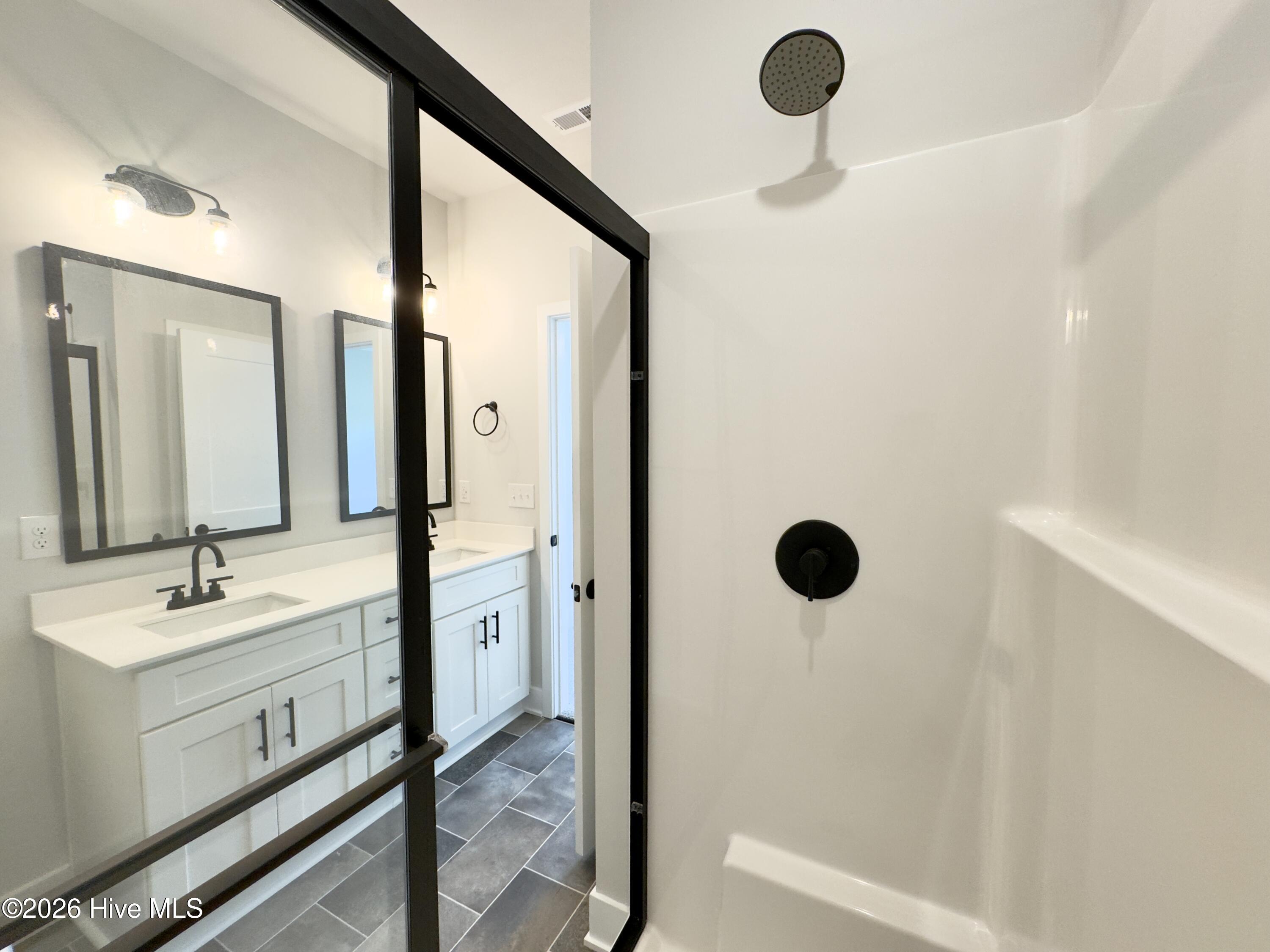 100546267 | Photo 18