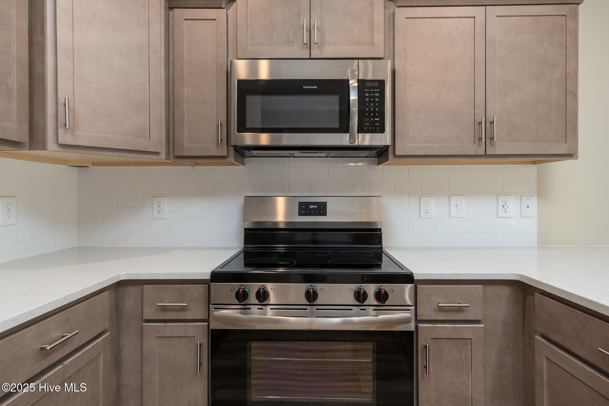 100531651 | Photo 11