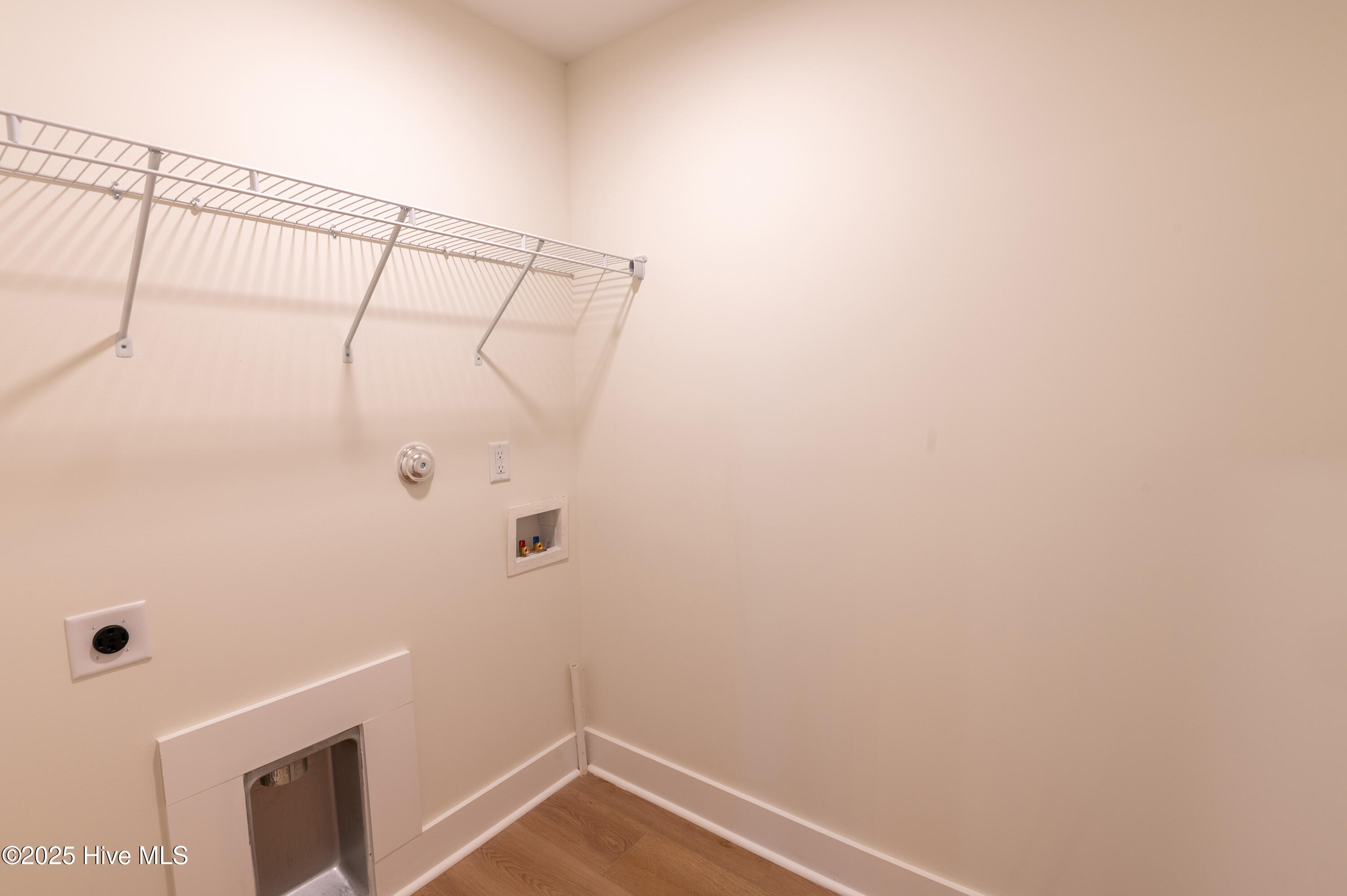 100518450 | Photo 16