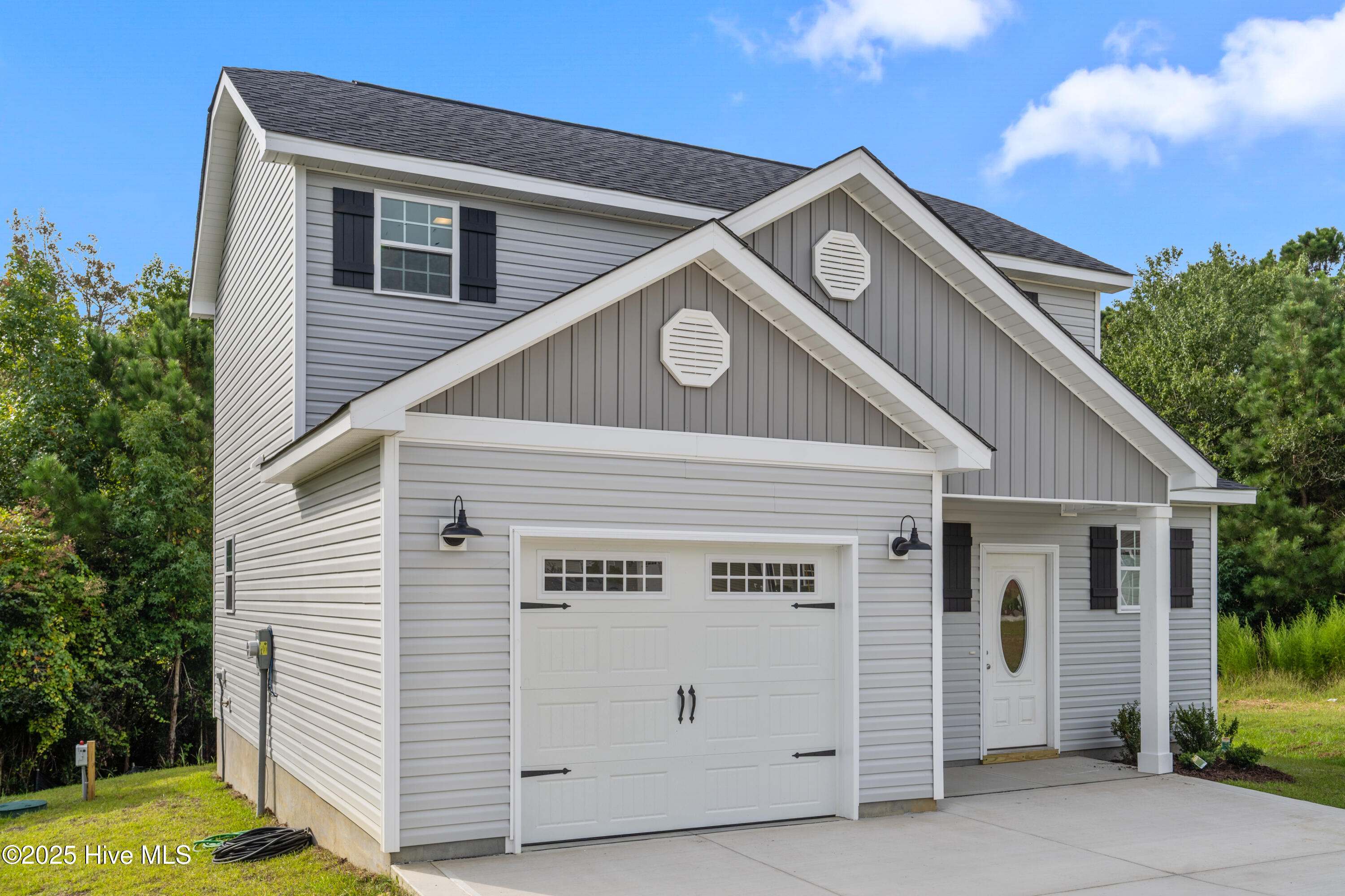 113 Grander Court, Sneads Ferry, NC 28460 – photo 3: 113 GRANDER FRONT SIDE