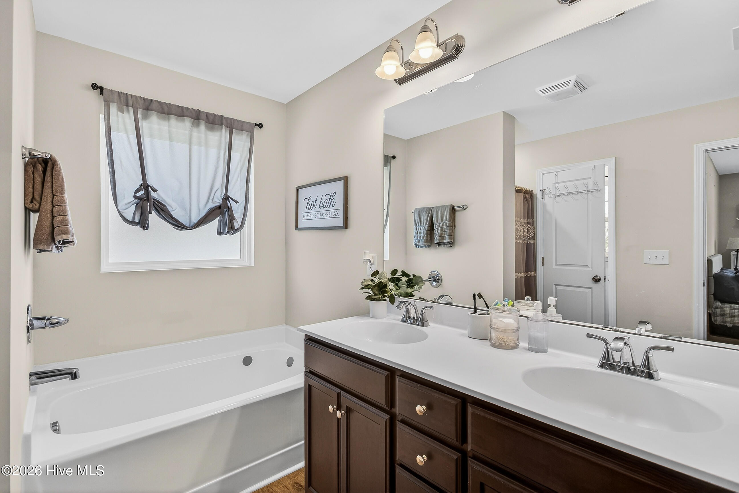 100558080 | Photo 23