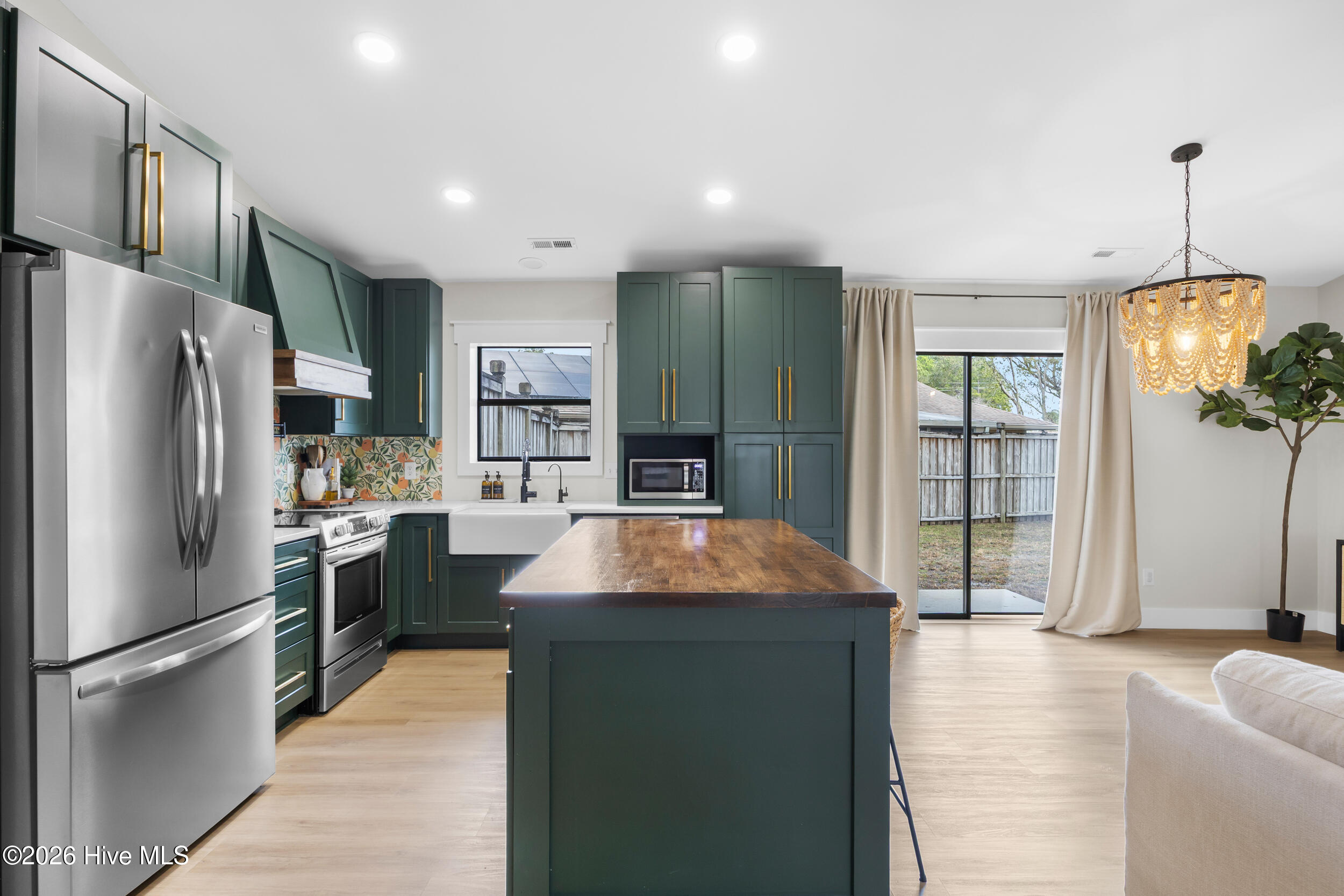 100558579 | Photo 16