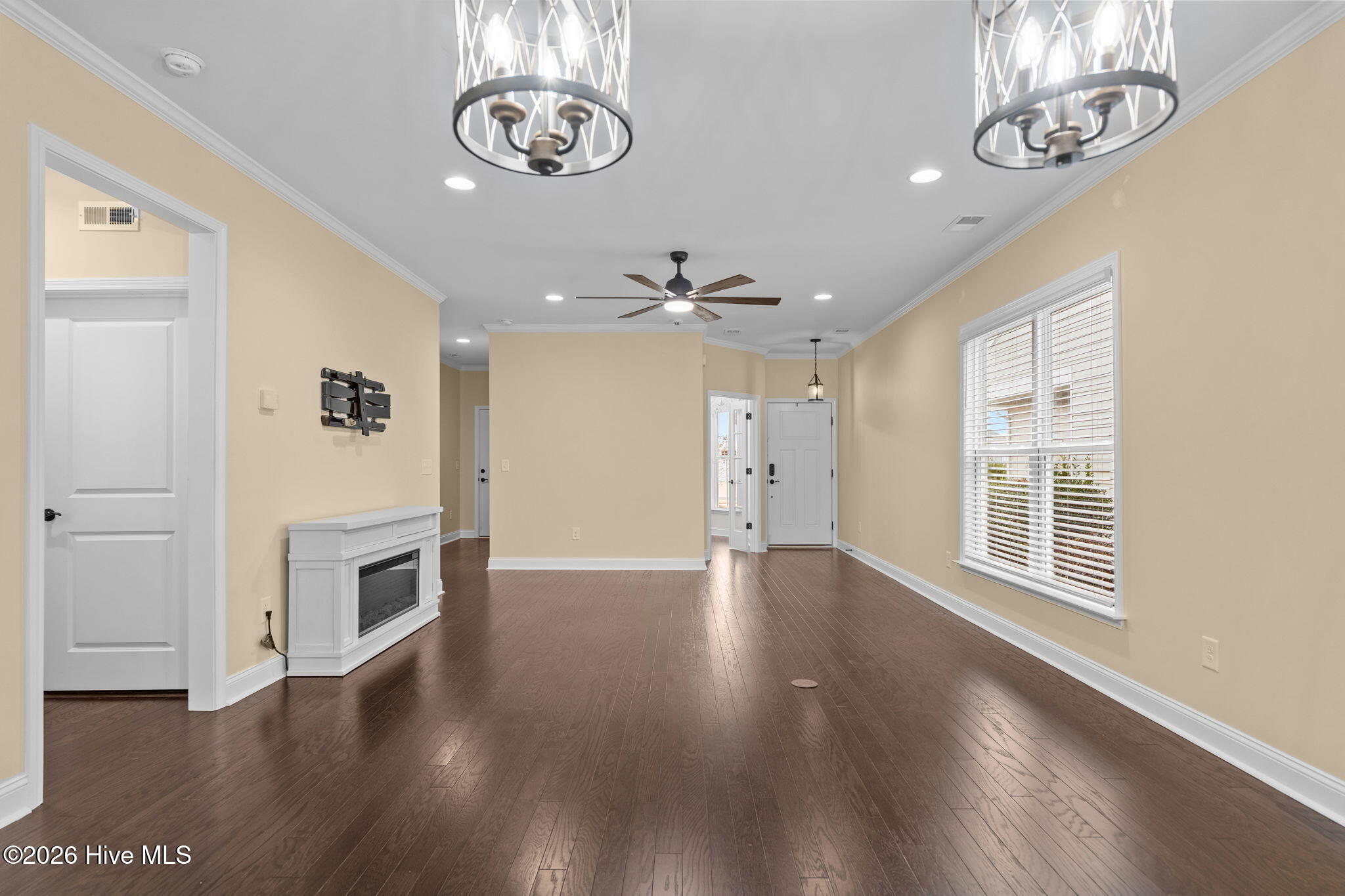 100525242 | Photo 16