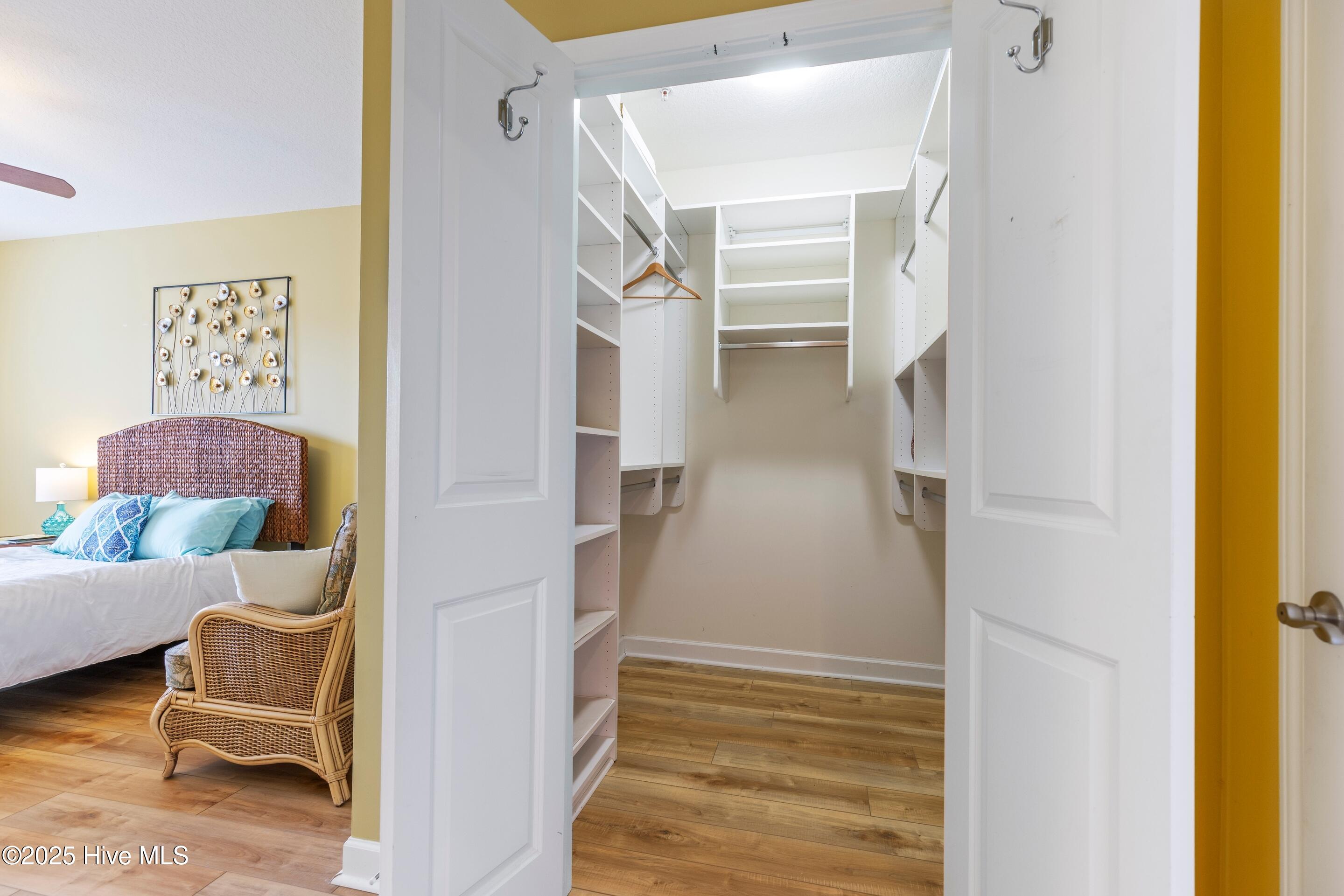 100532722 | Photo 24