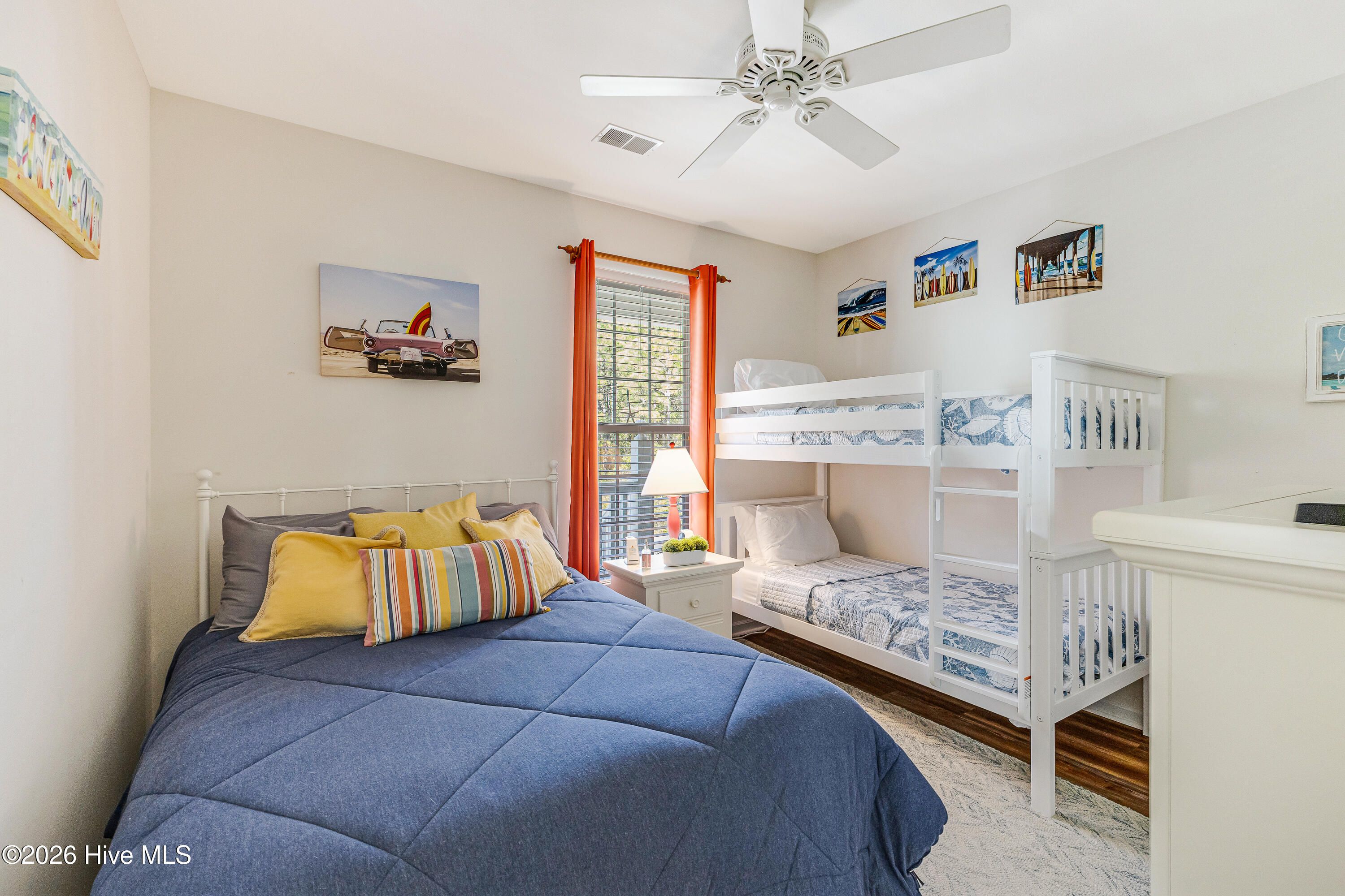 100564736 | Photo 25