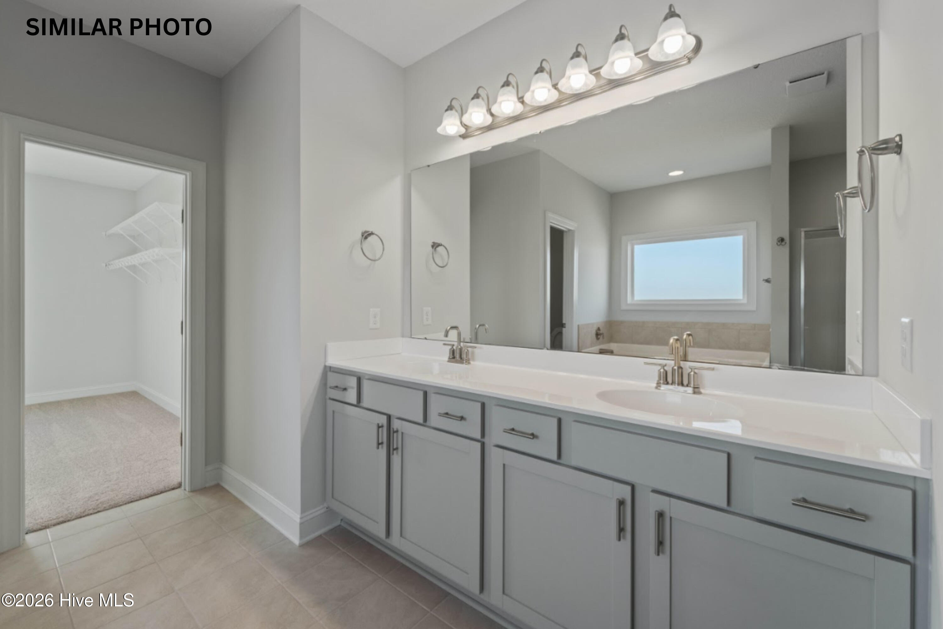 100562018 | Photo 26