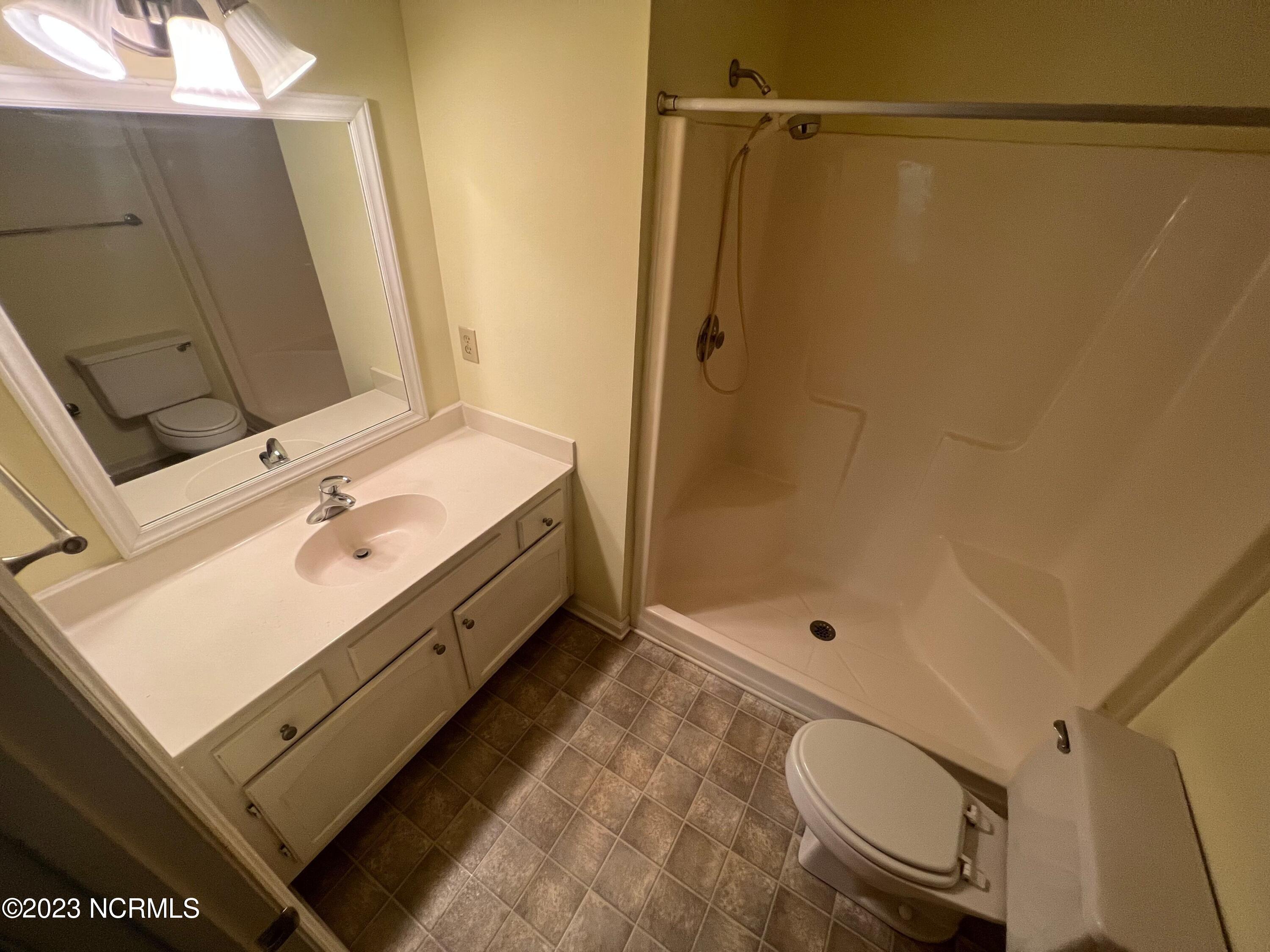 100562197 | Photo 12