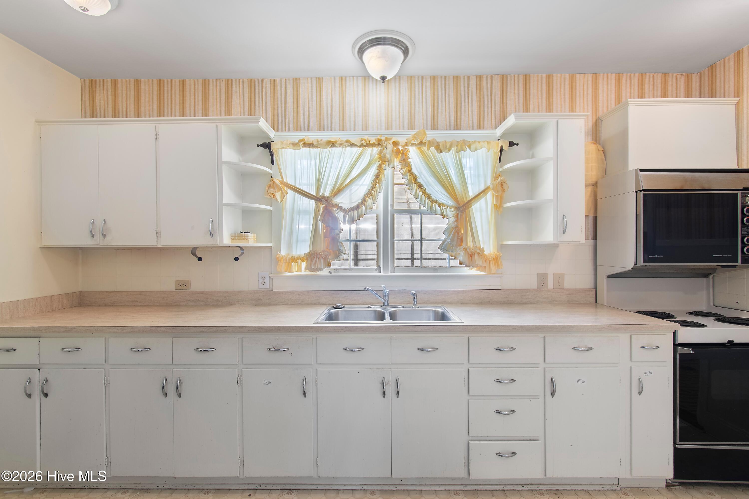 100566206 | Photo 36