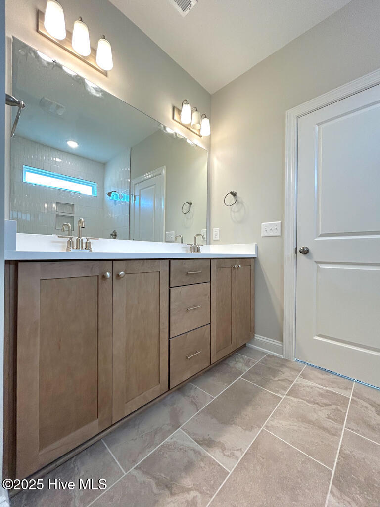 100535078 | Photo 42