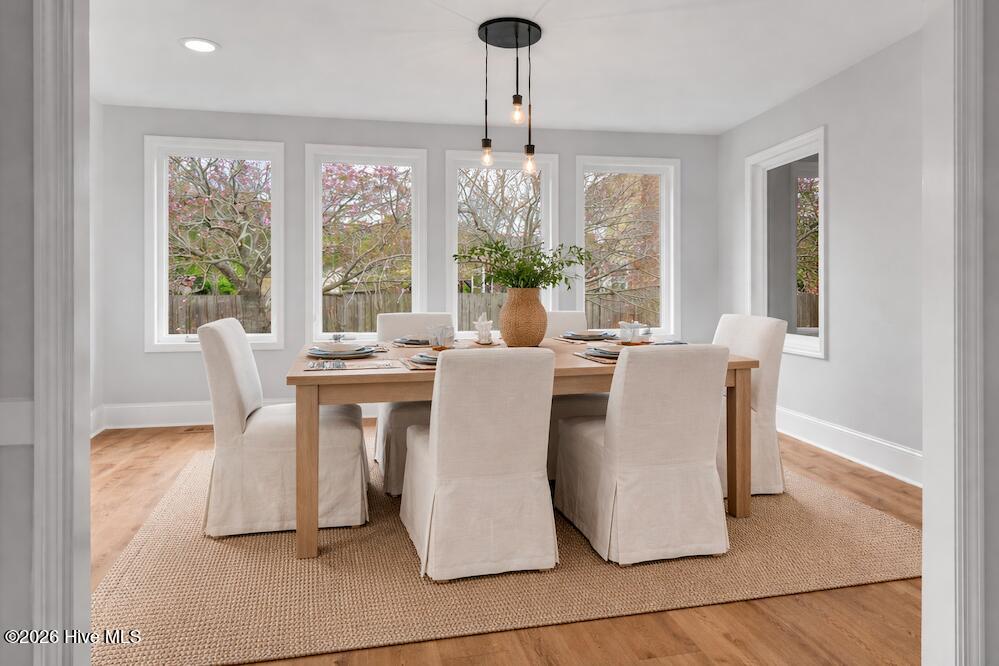 100562479 | Photo 18