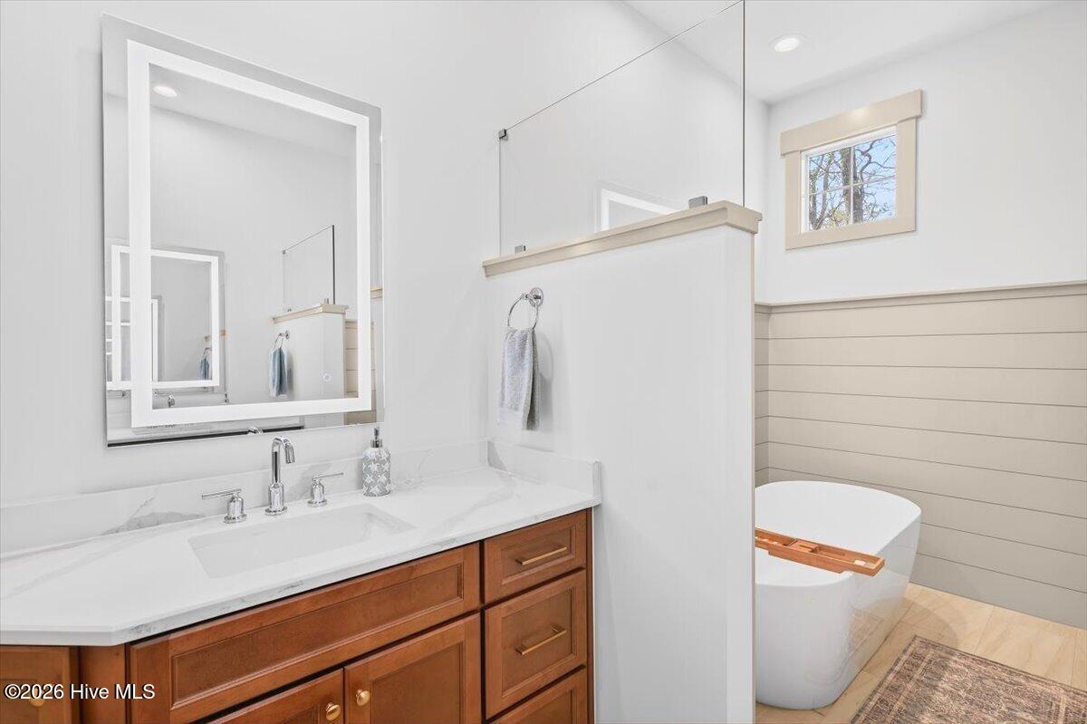 100549175 | Photo 17