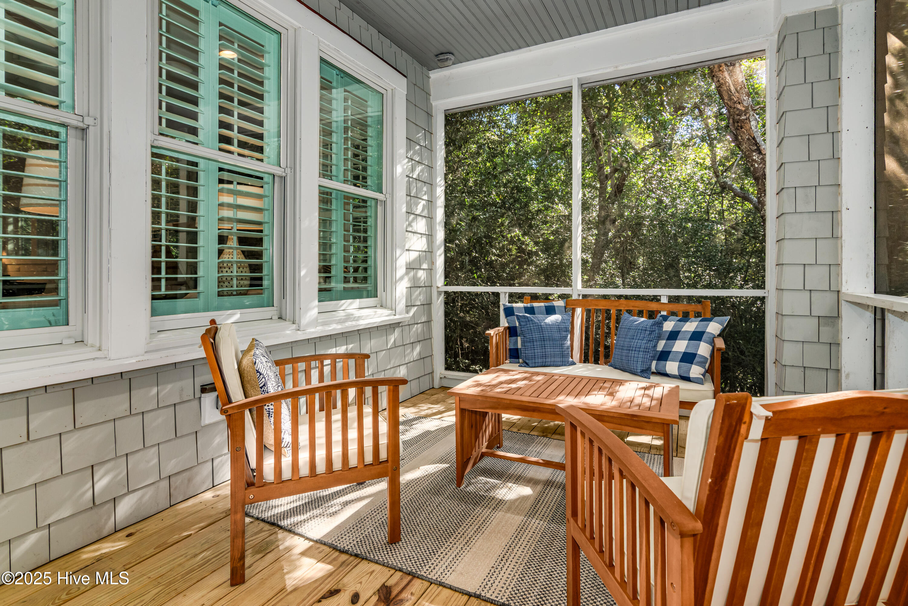 100530236 | Photo 27