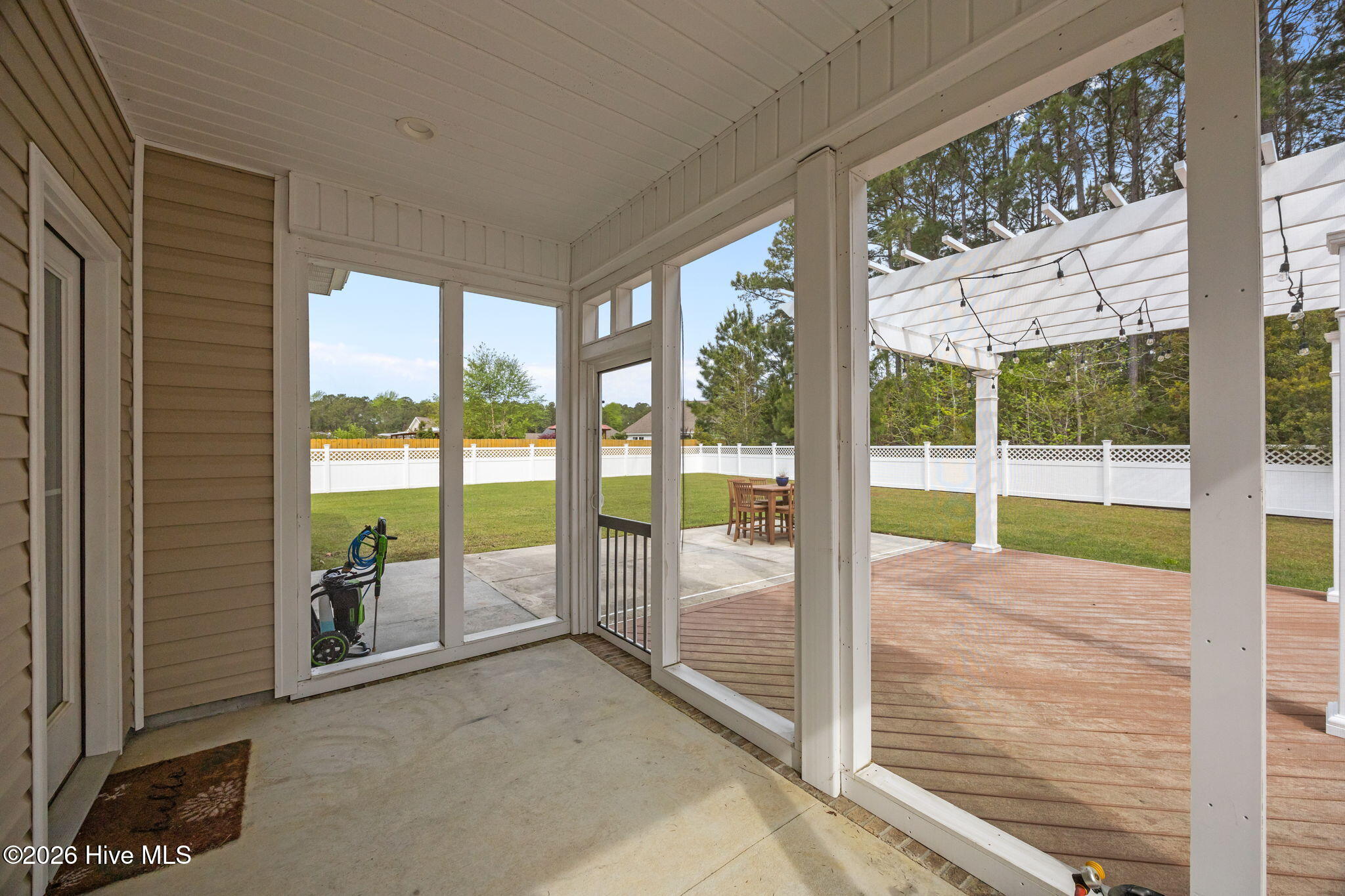 100567185 | Photo 31