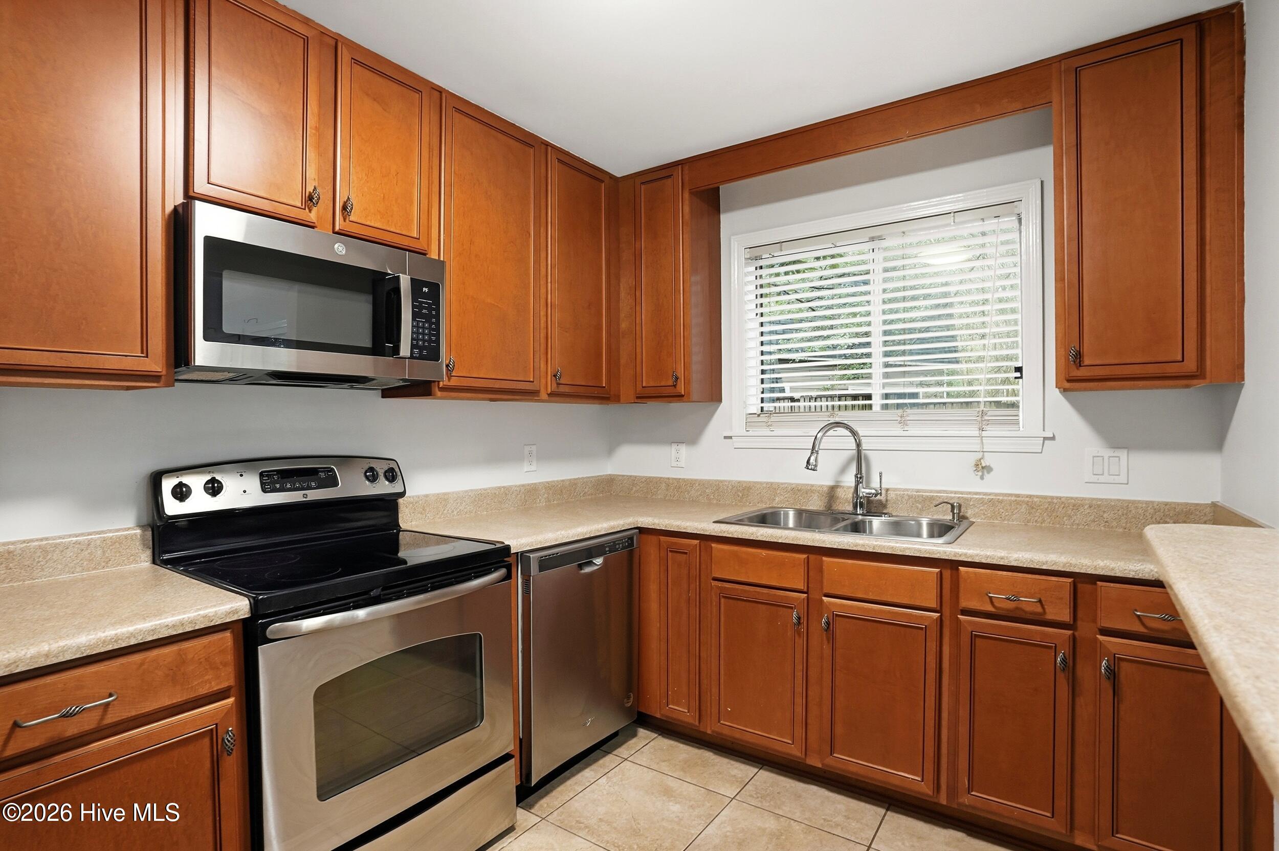 100557248 | Photo 12