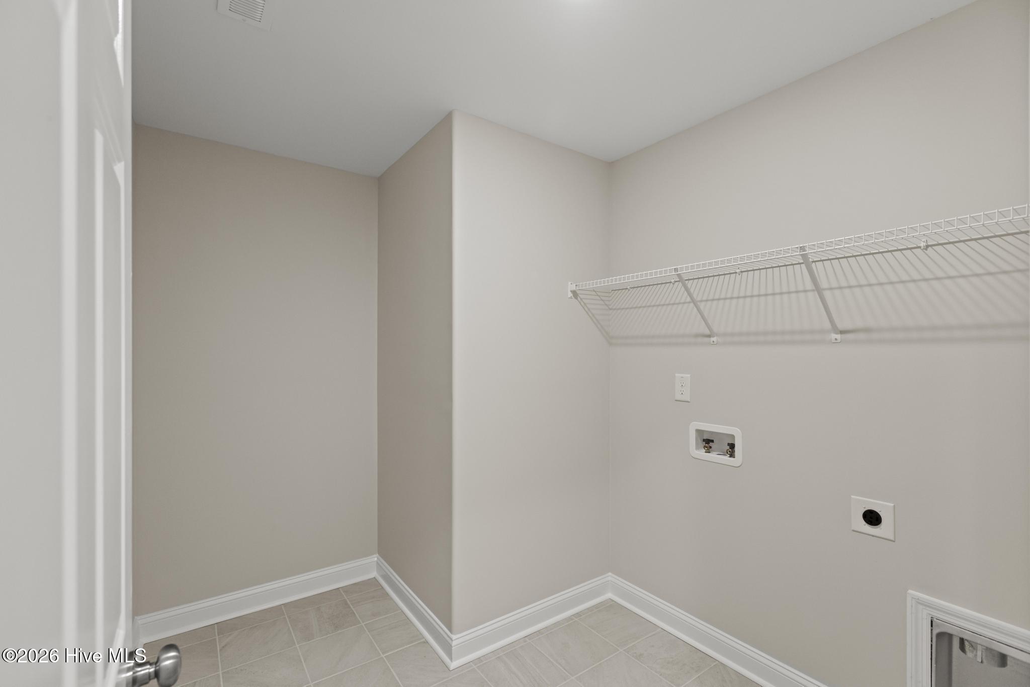 100519461 | Photo 23