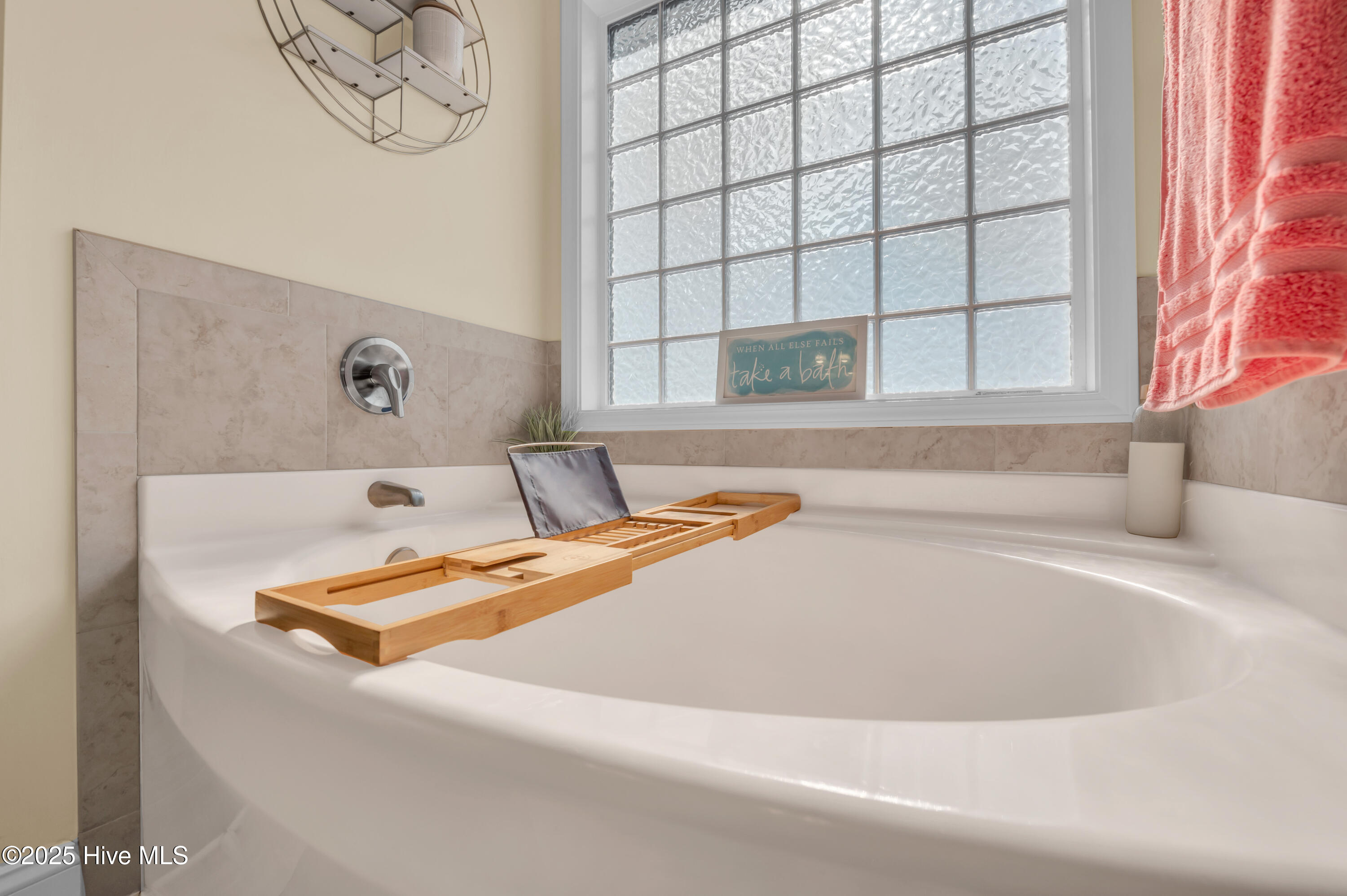 100517192 | Photo 24