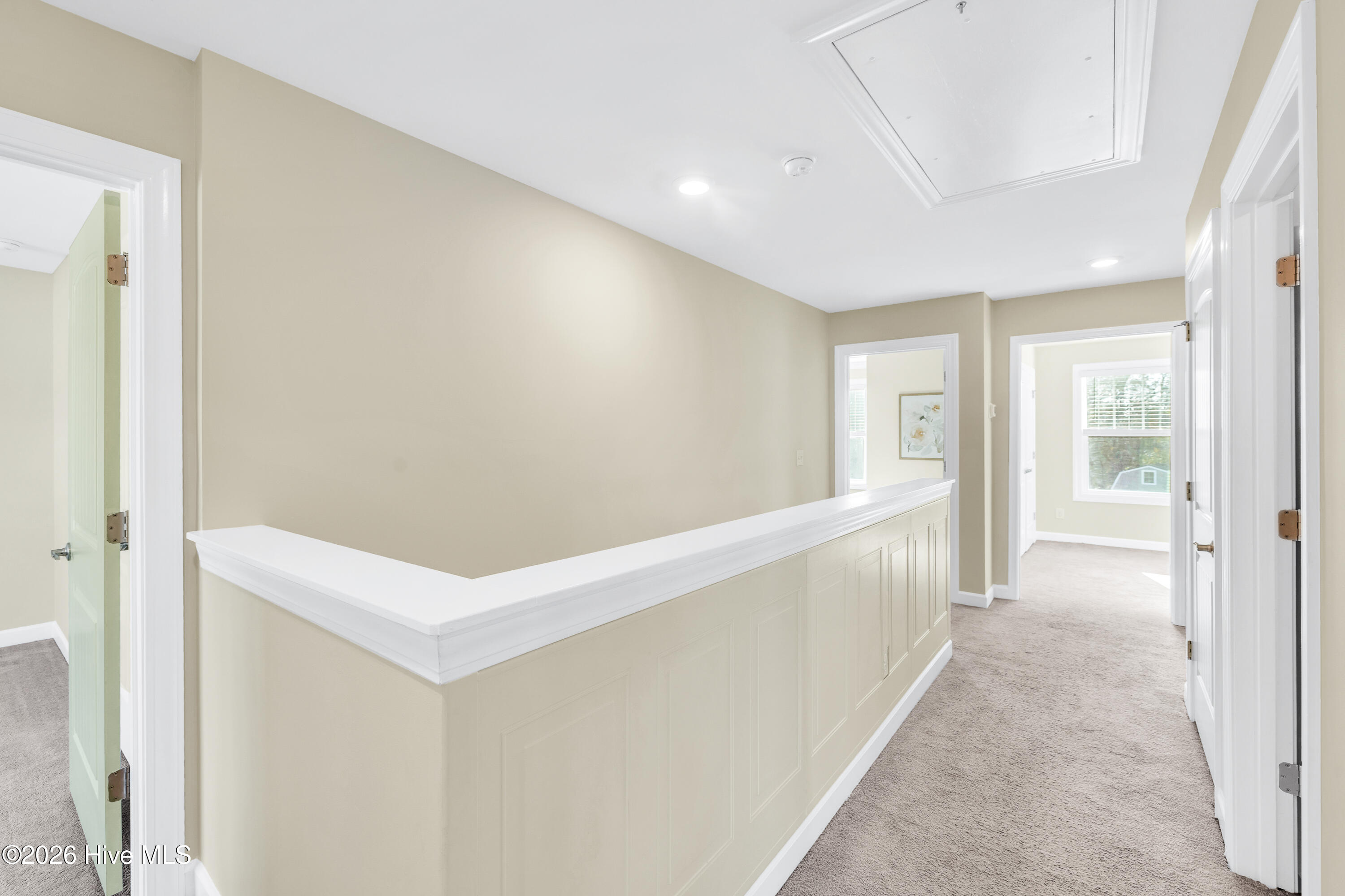 100548253 | Photo 25