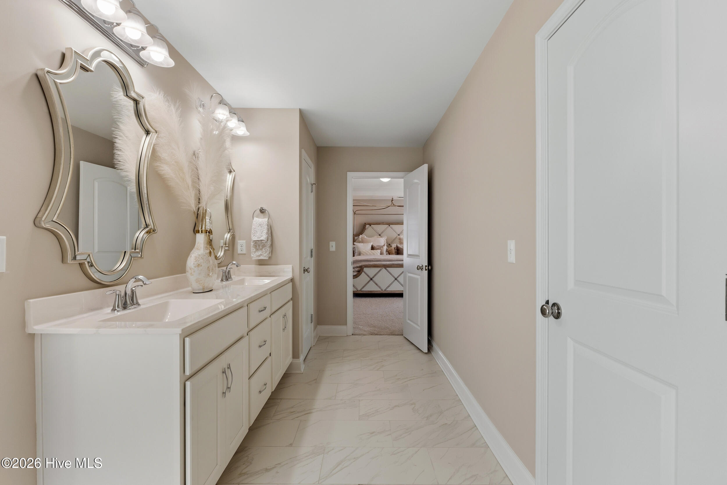 100558195 | Photo 32