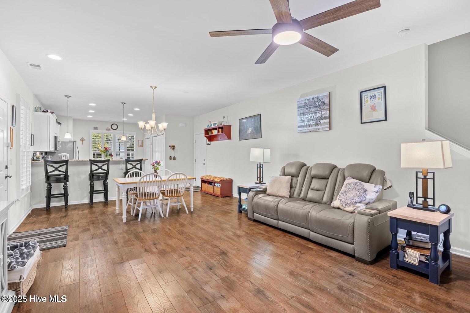 100531183 | Photo 13