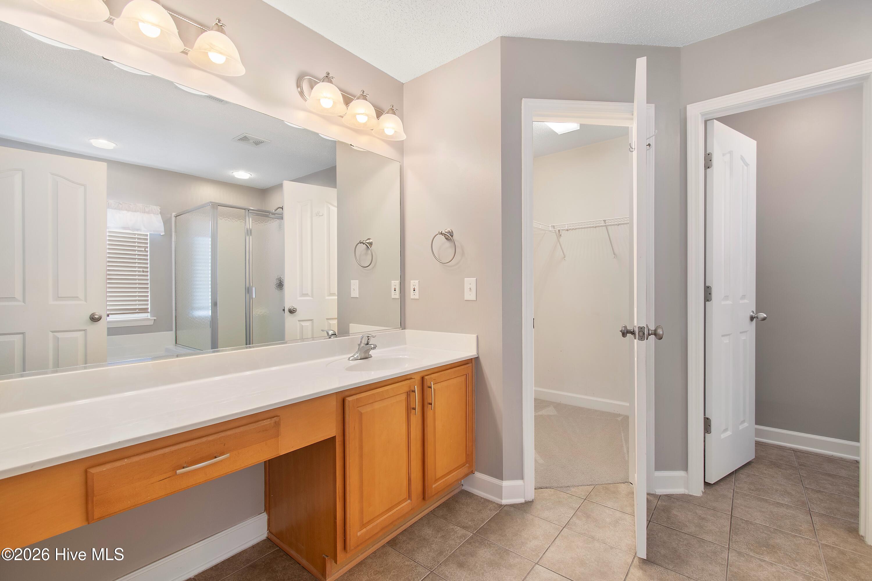 100560224 | Photo 32