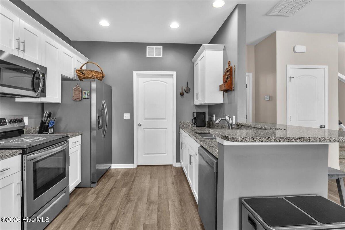 100558100 | Photo 21