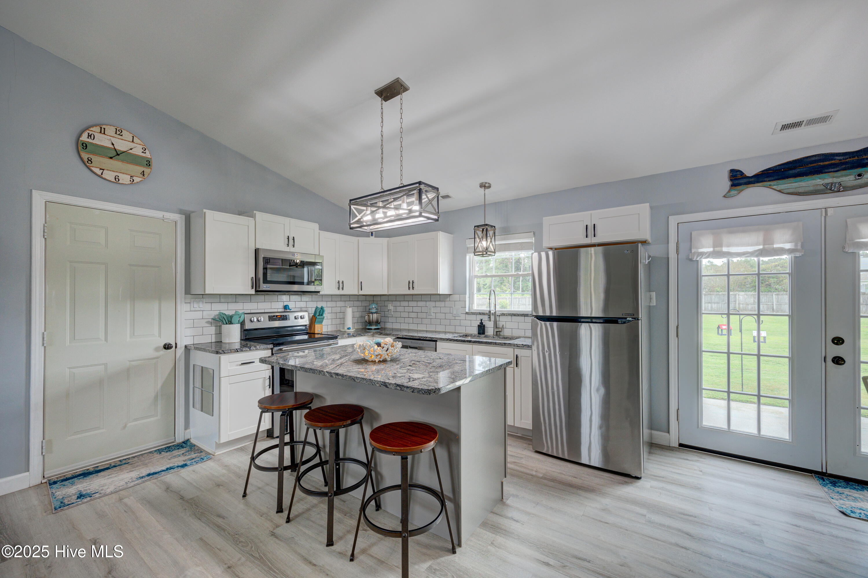 100561437 | Photo 14