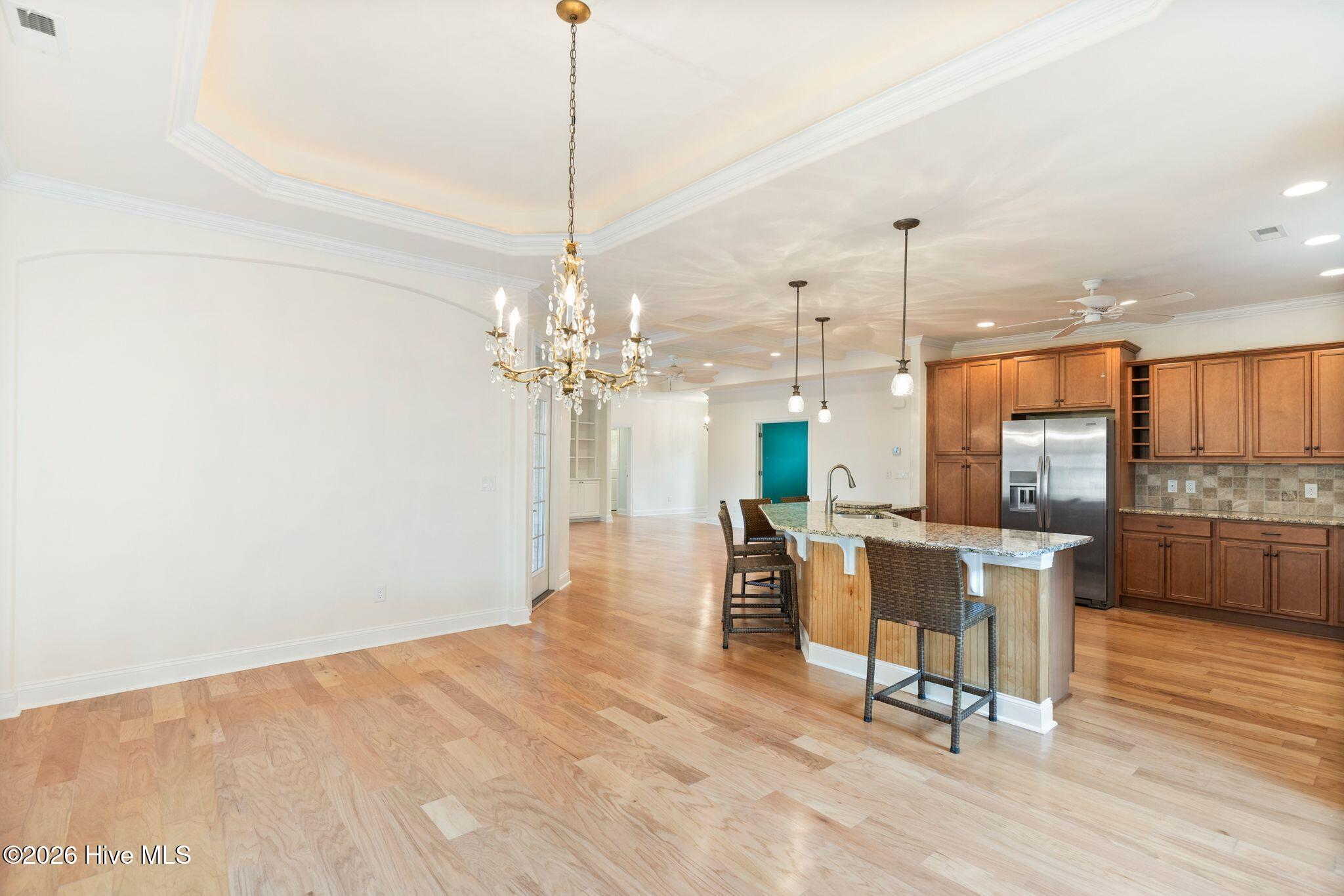 100559645 | Photo 12