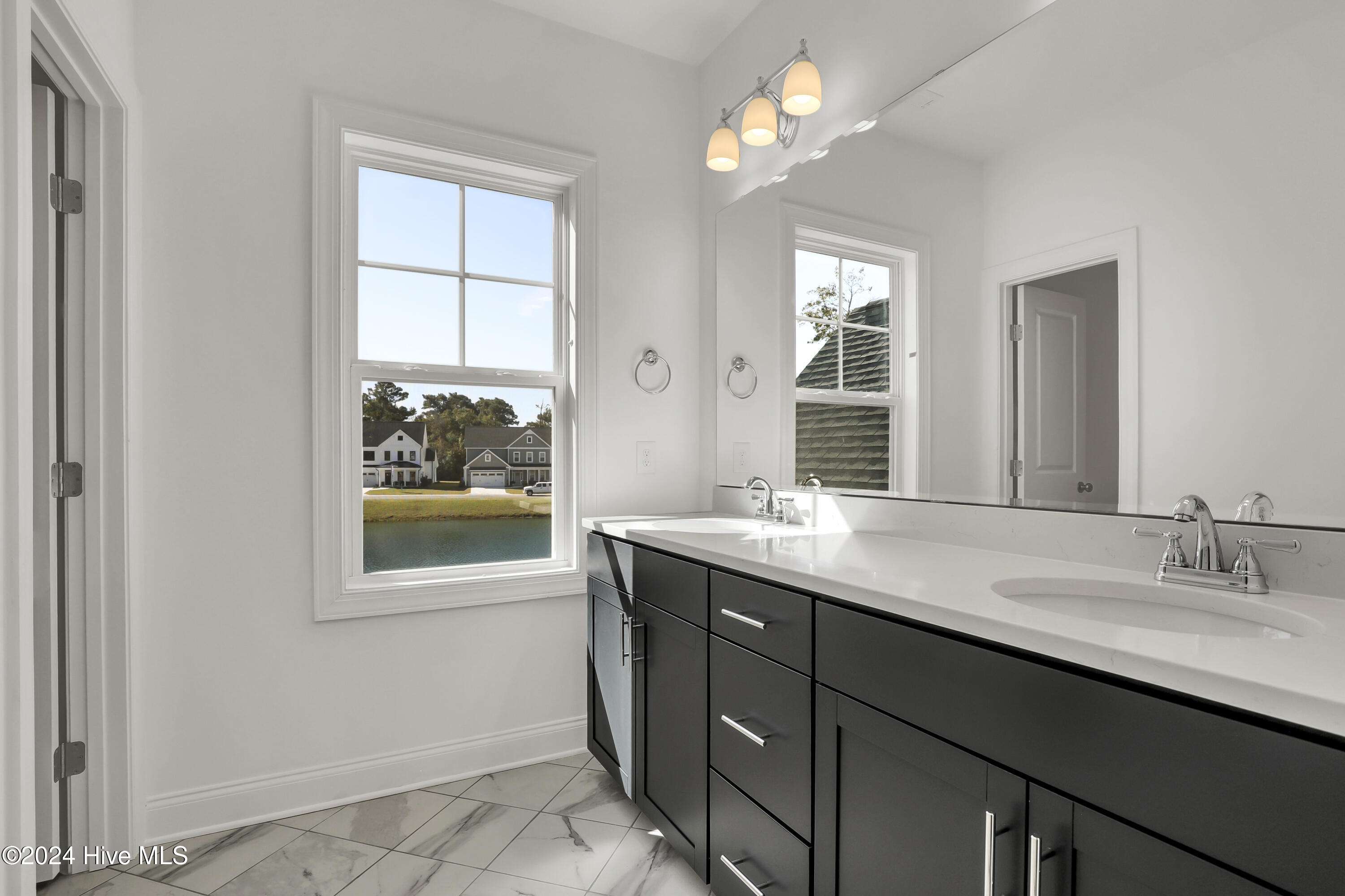 100477041 | Photo 23