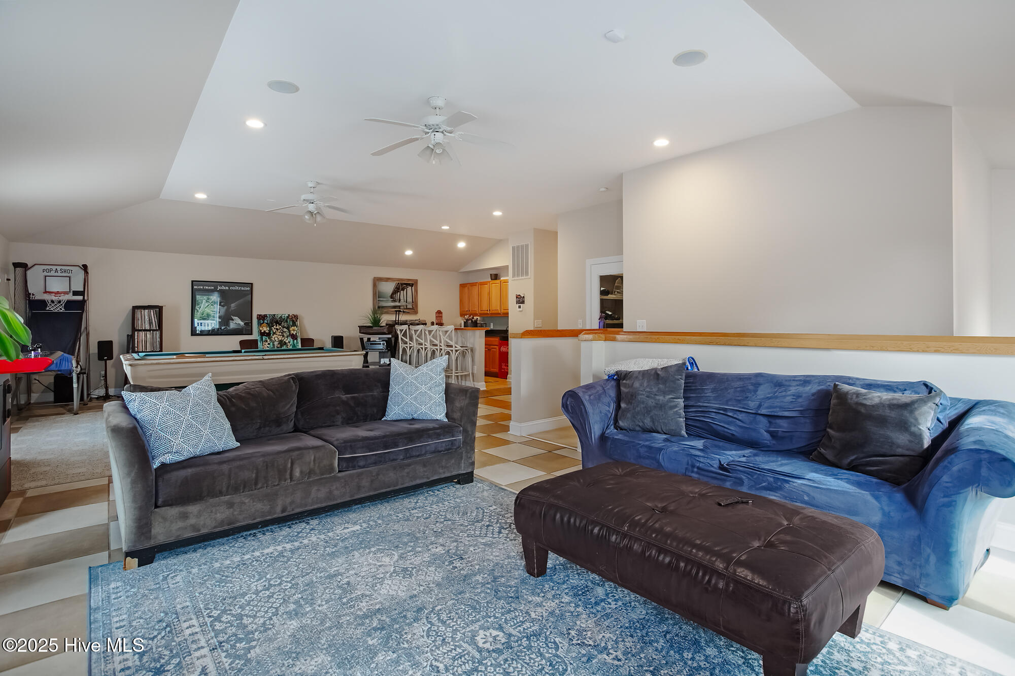 100532044 | Photo 29