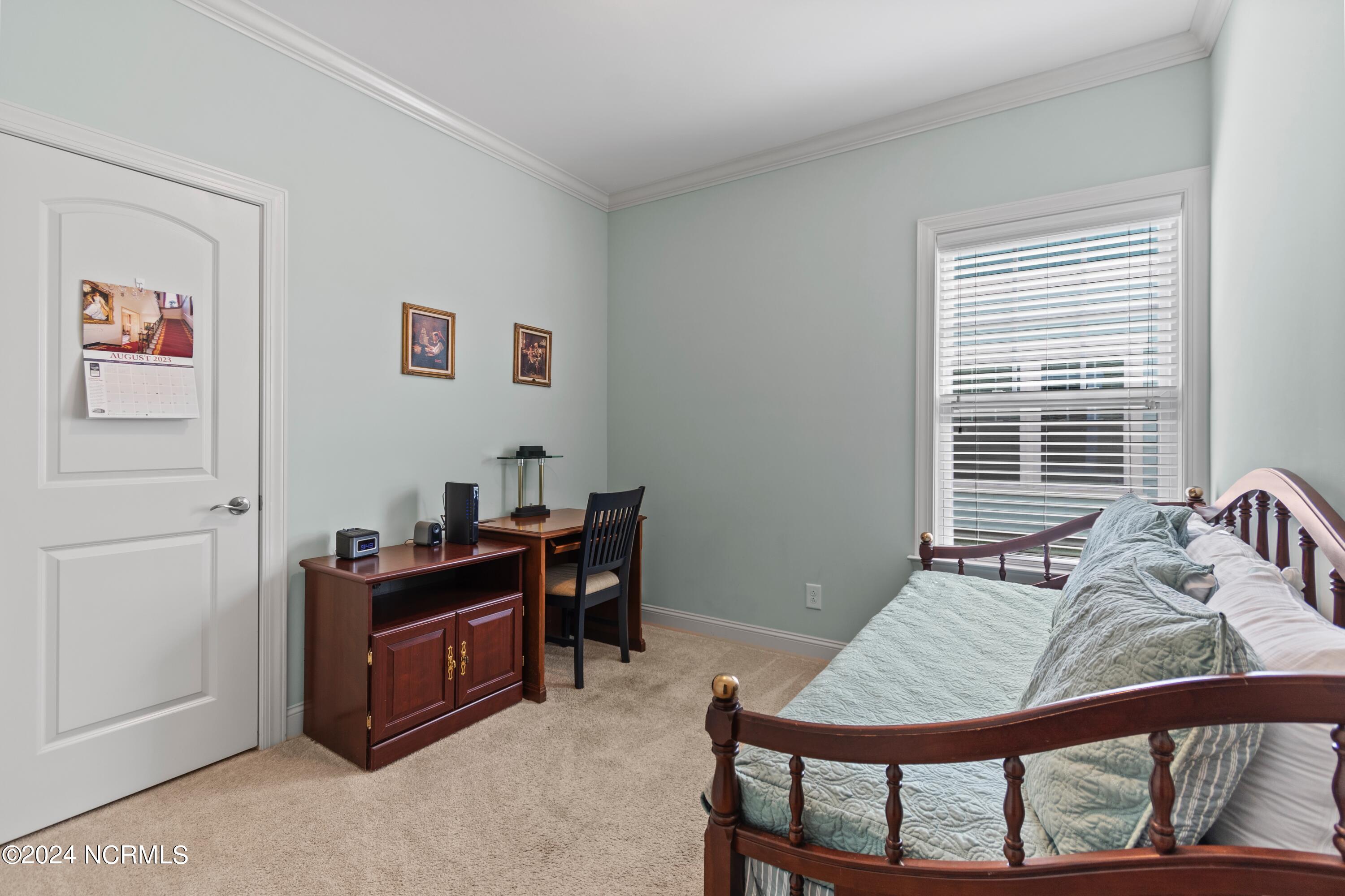 100568294 | Photo 17