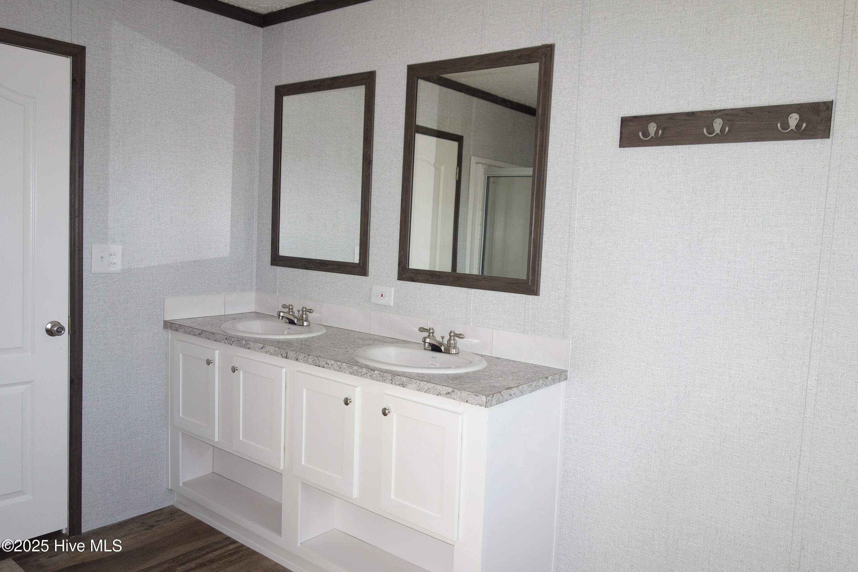 100501563 | Photo 24