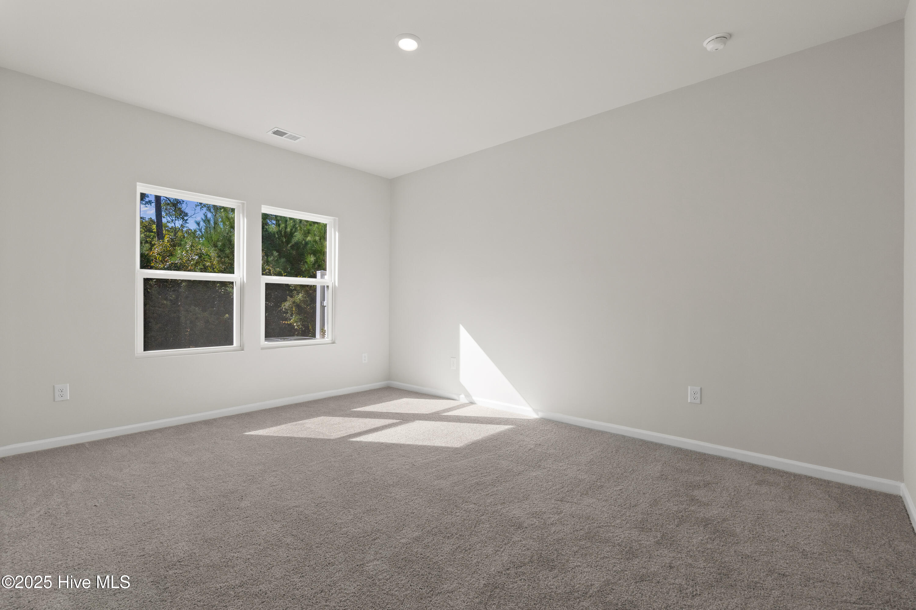 100536968 | Photo 19