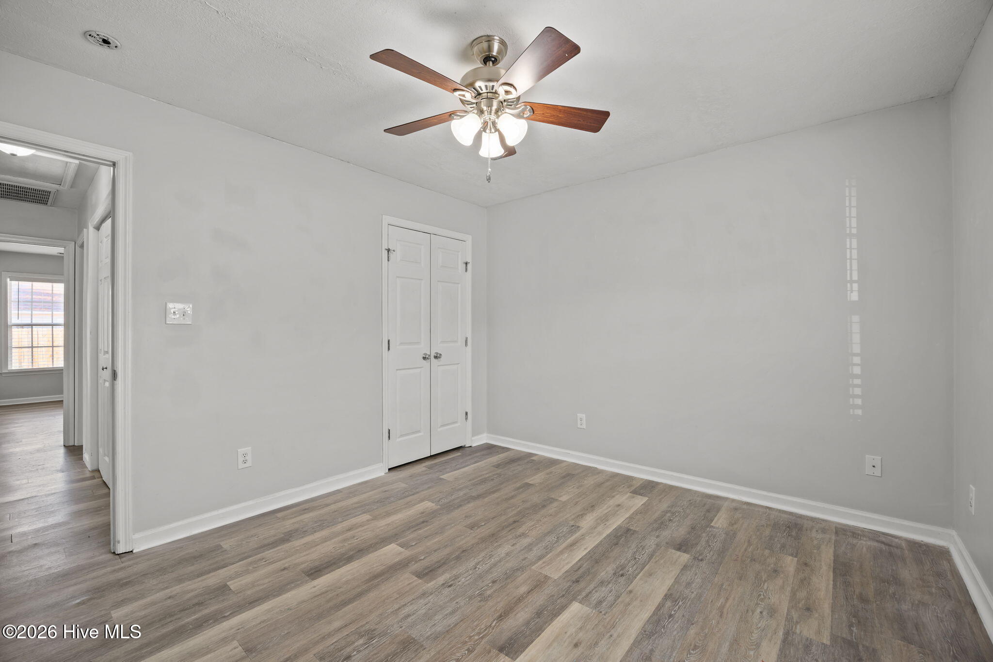 100549843 | Photo 30