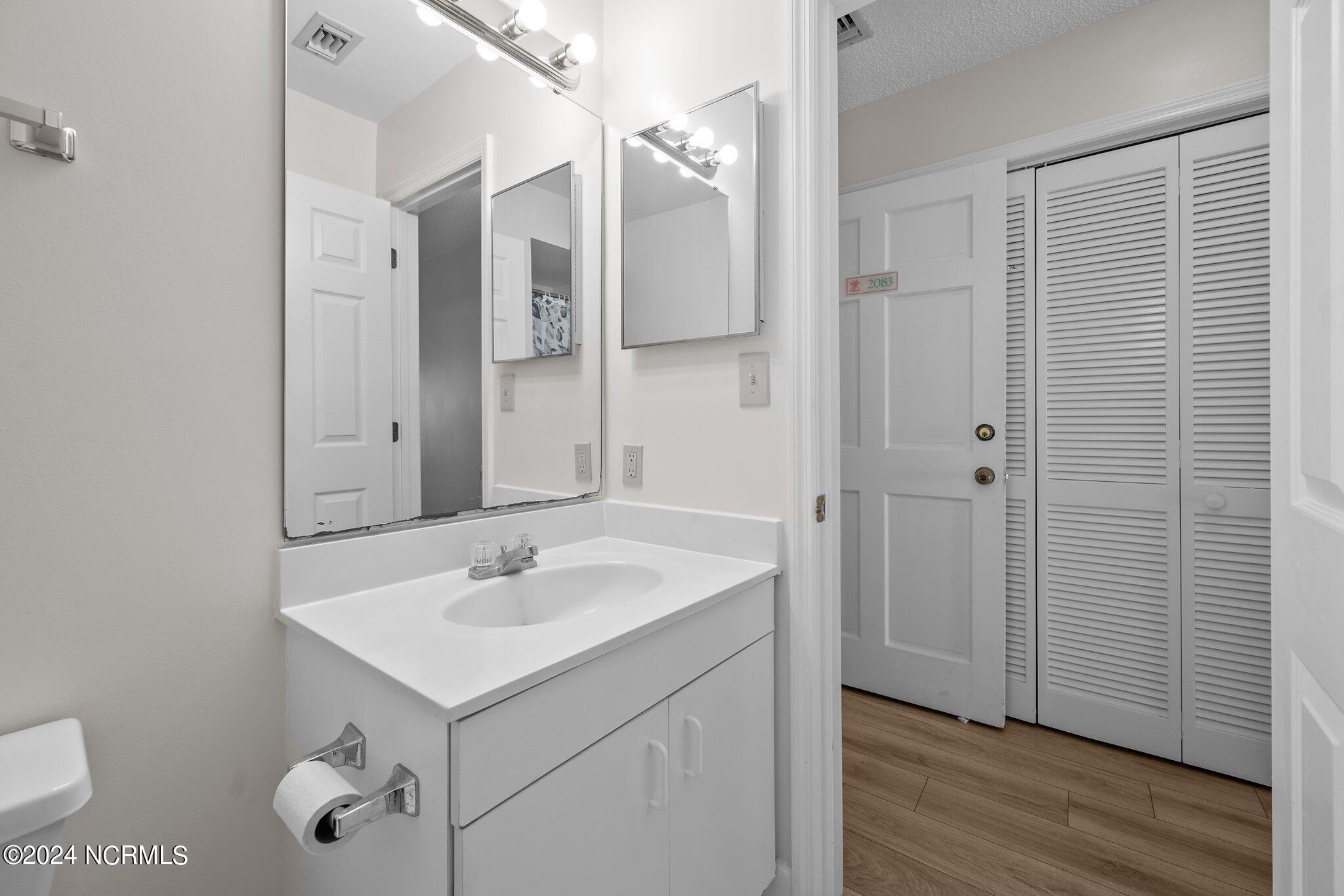 100461796 | Photo 24