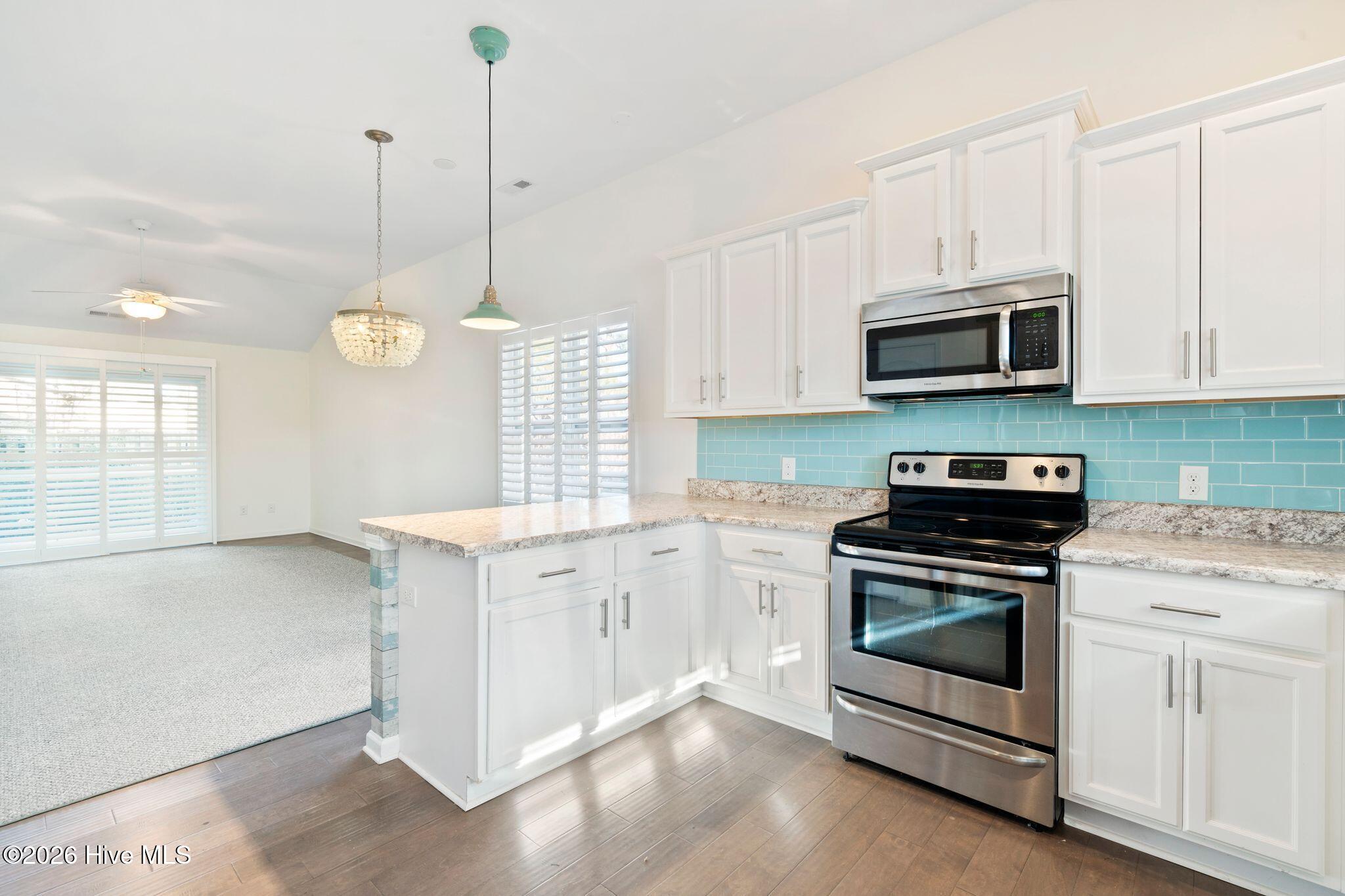 100554578 | Photo 12