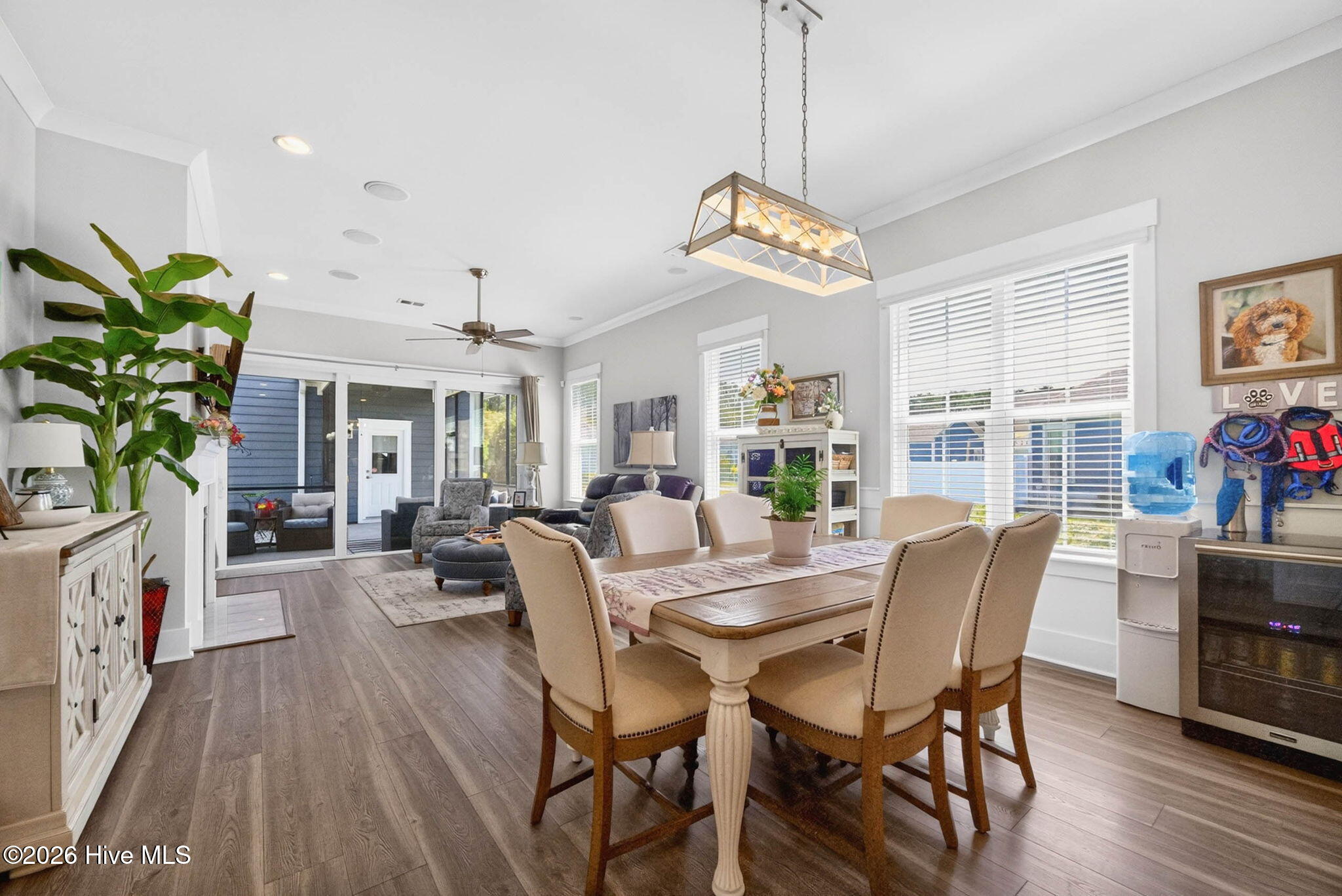 100567275 | Photo 25