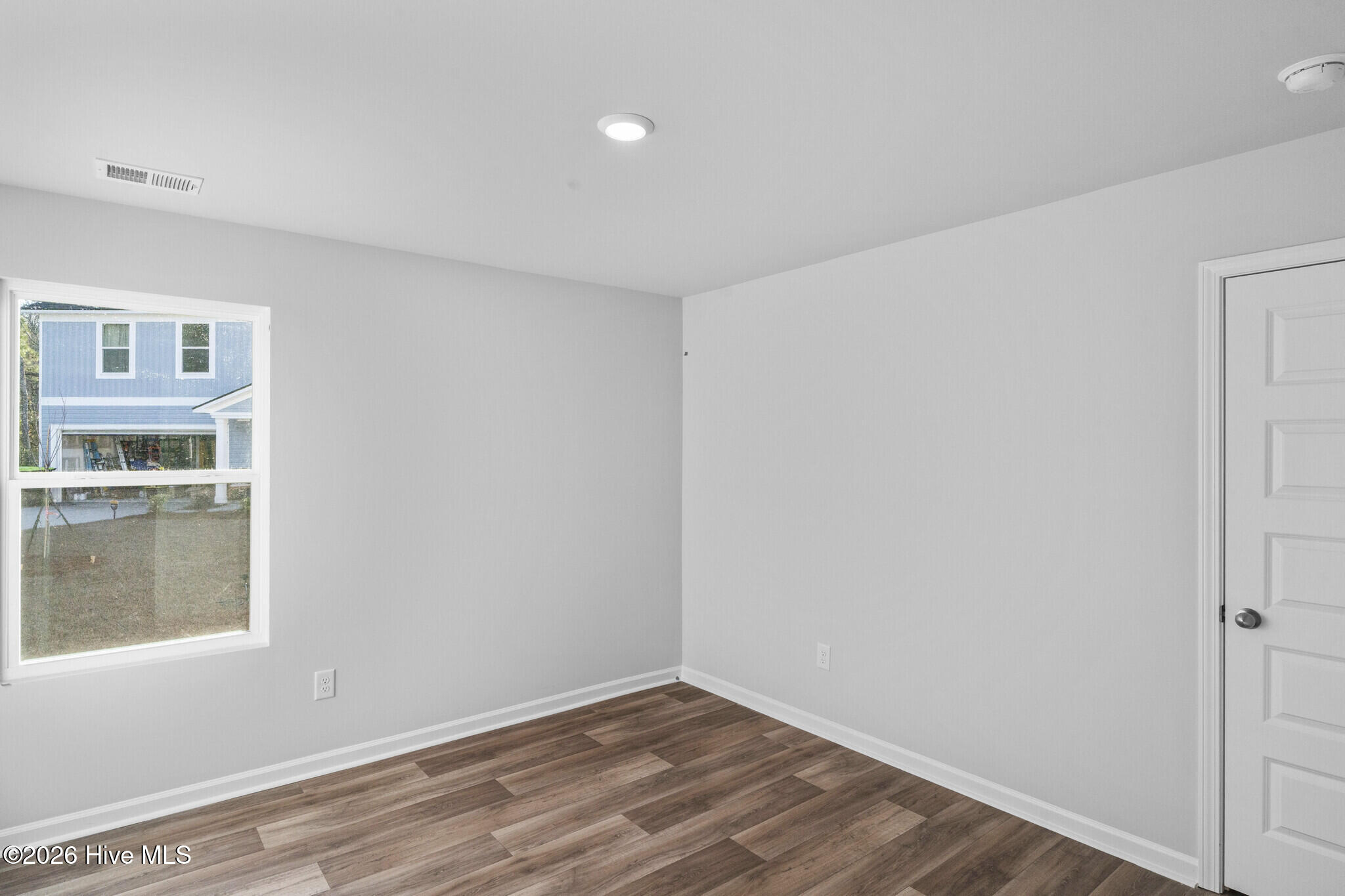 100545792 | Photo 17