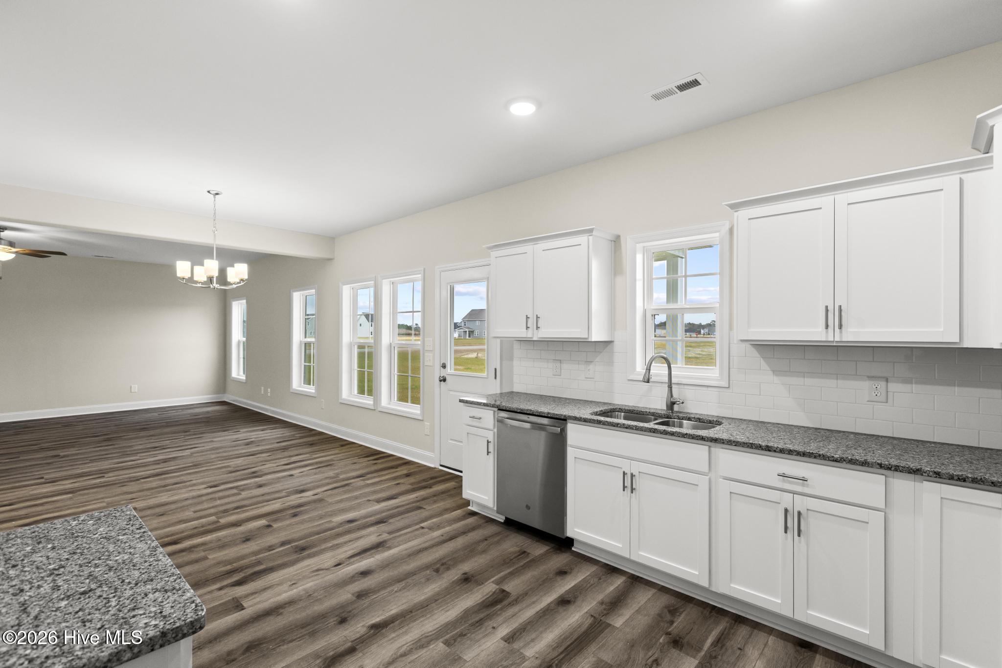 100516186 | Photo 13