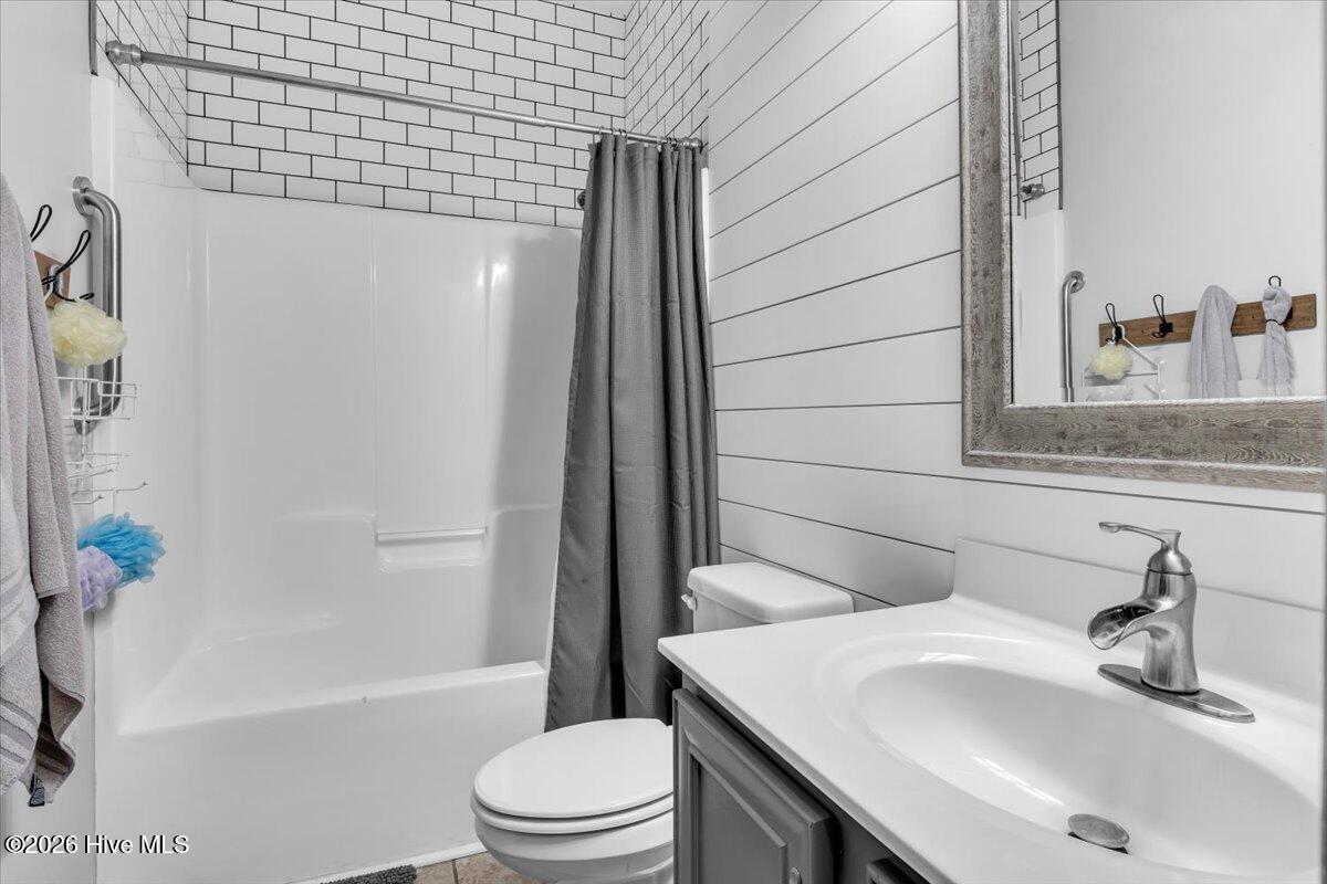 100570228 | Photo 23