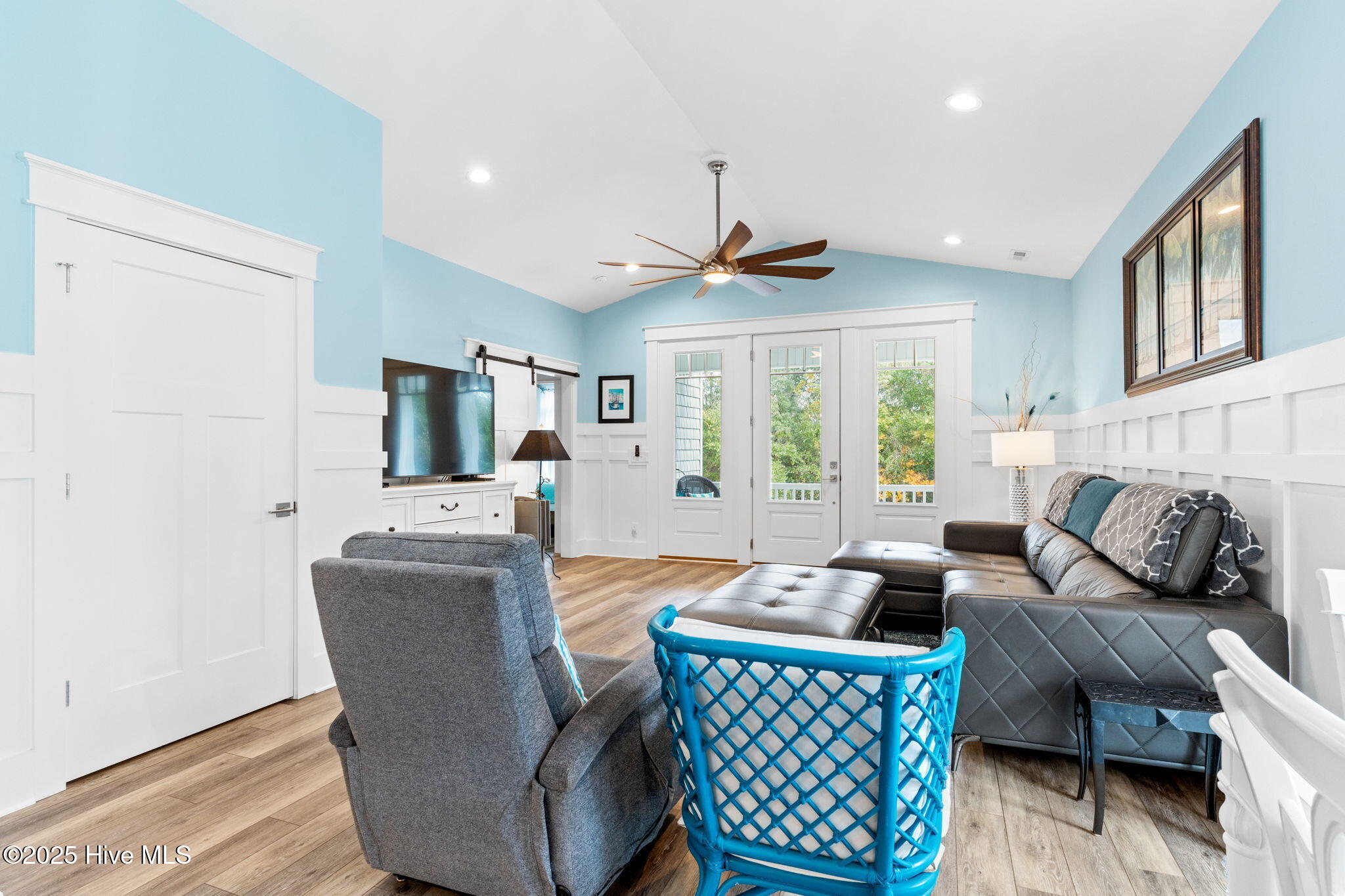 100543209 | Photo 15