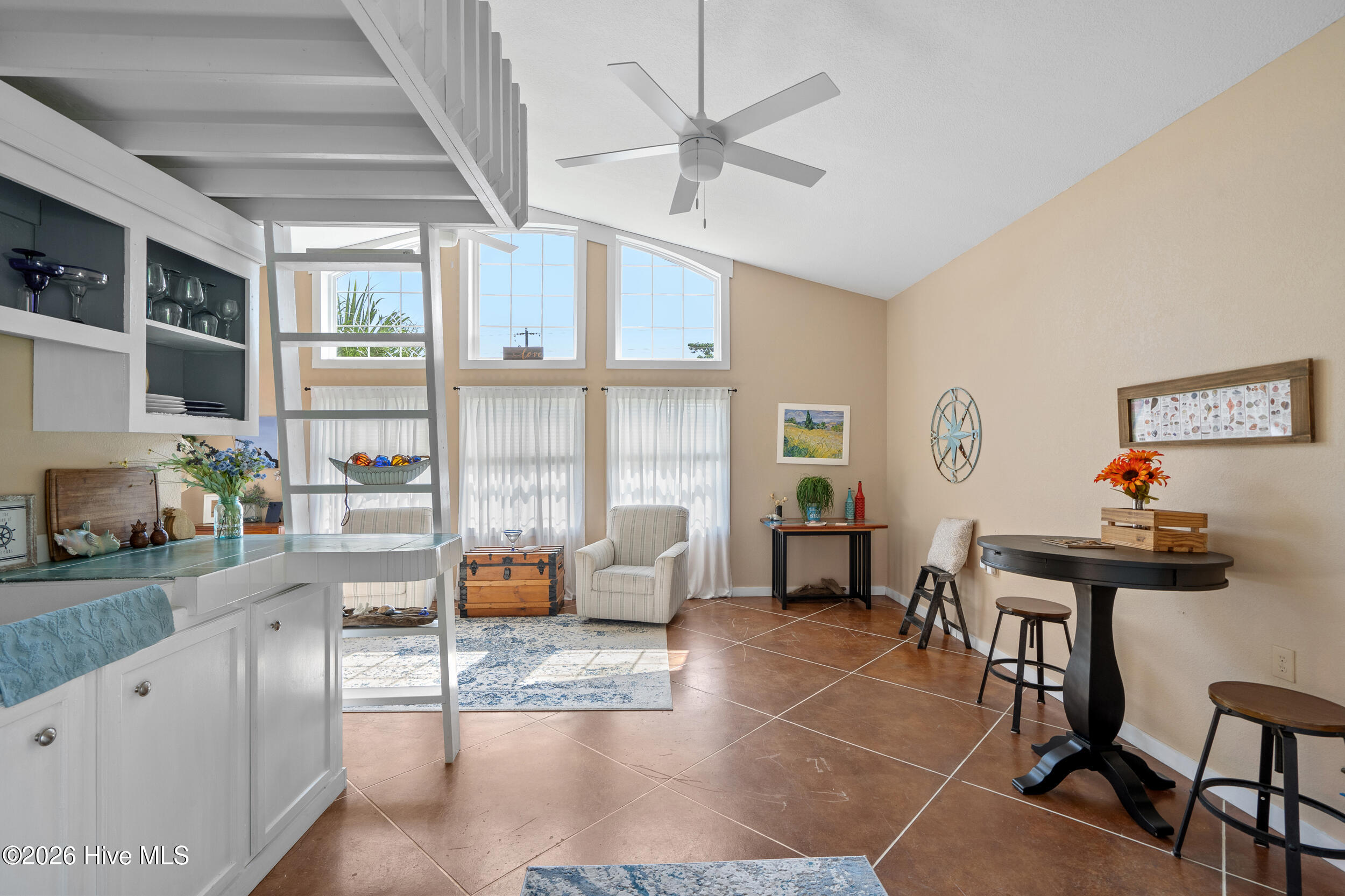 100548426 | Photo 41